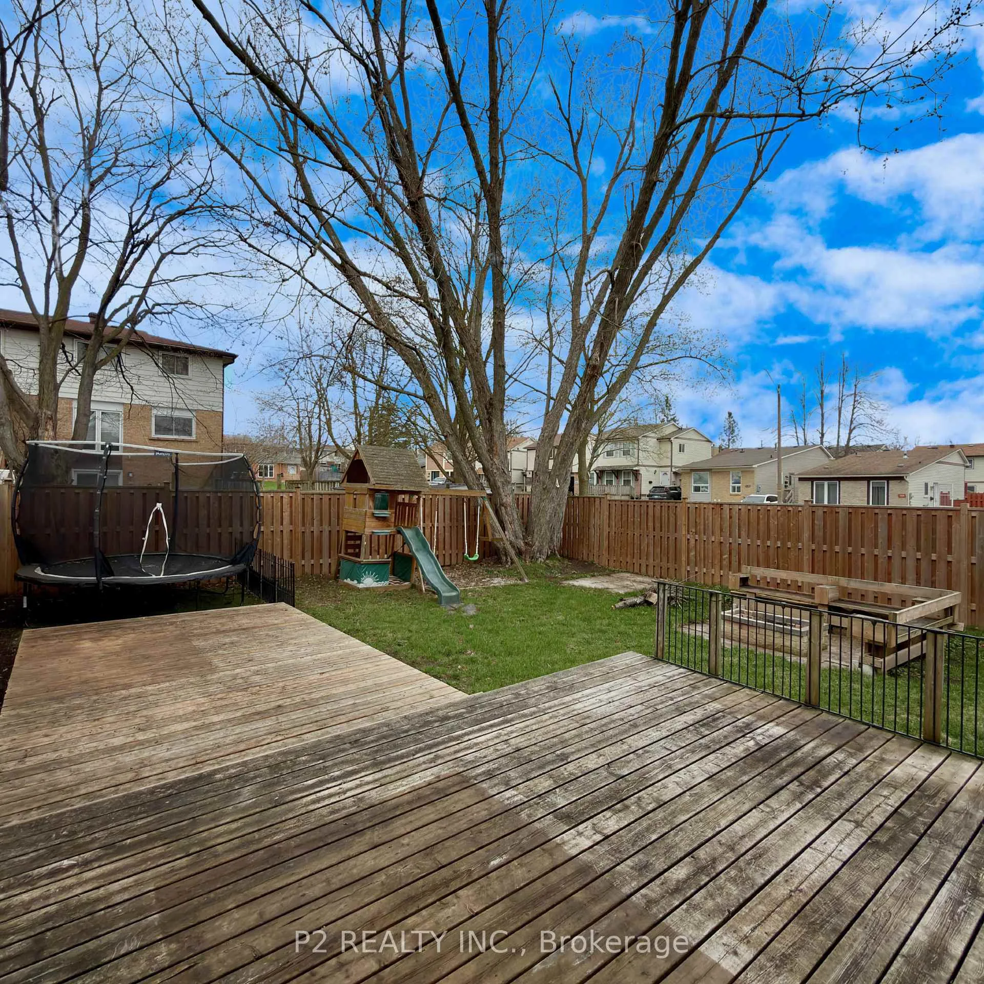 Photo 3 of 46 Chaucer Crescent, Barrie, Letitia Heights — HOMEH