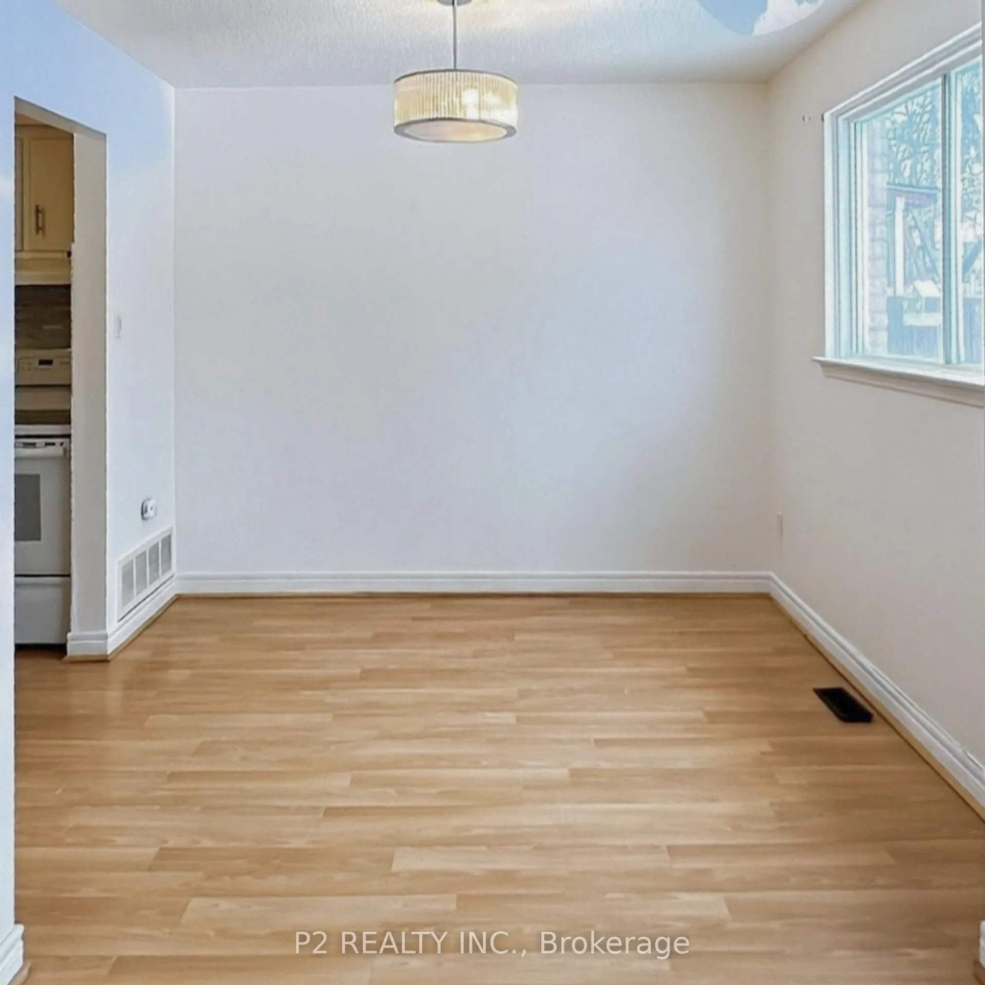 Photo 10 of 46 Chaucer Crescent, Barrie, Letitia Heights — HOMEH