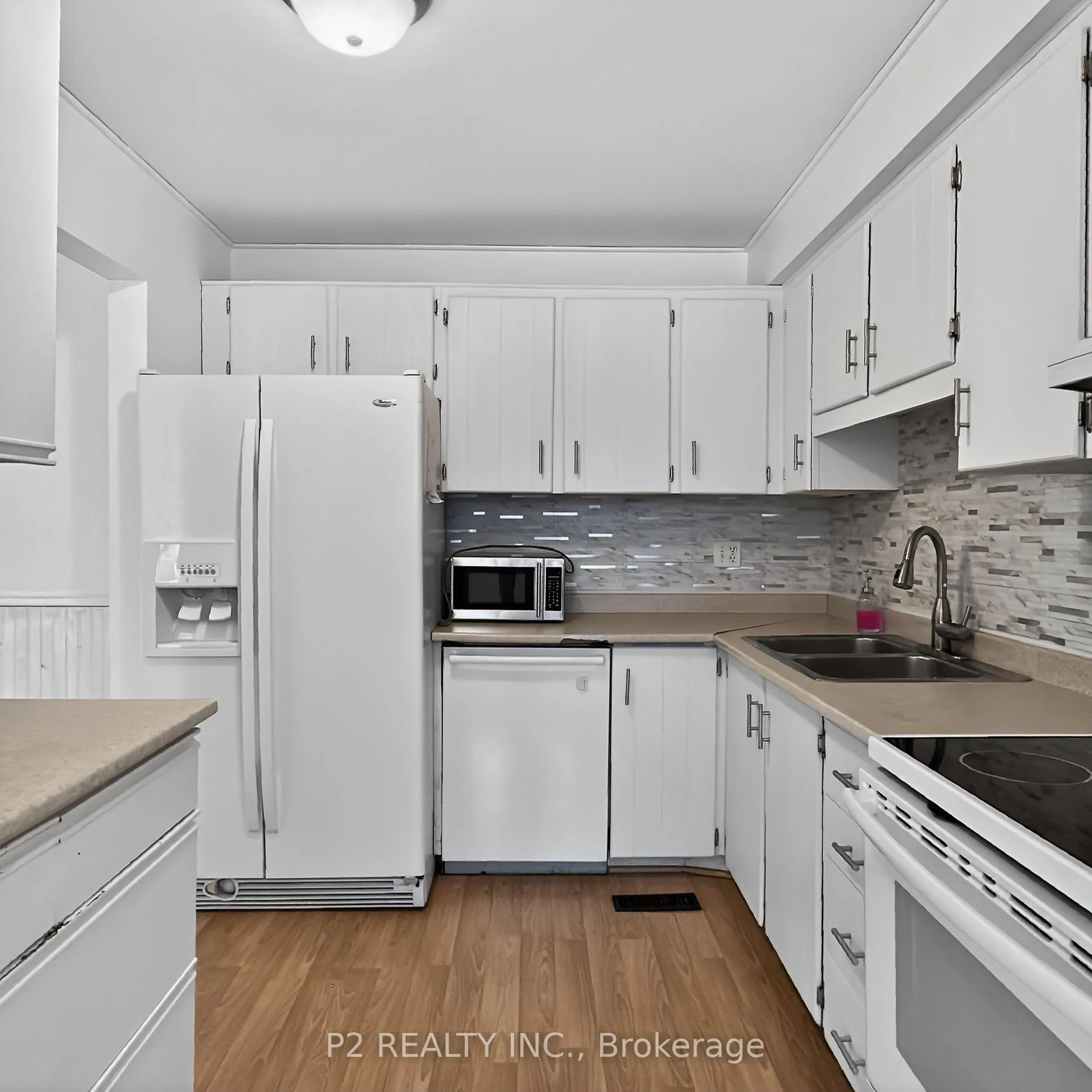 Photo 11 of 46 Chaucer Crescent, Barrie, Letitia Heights — HOMEH
