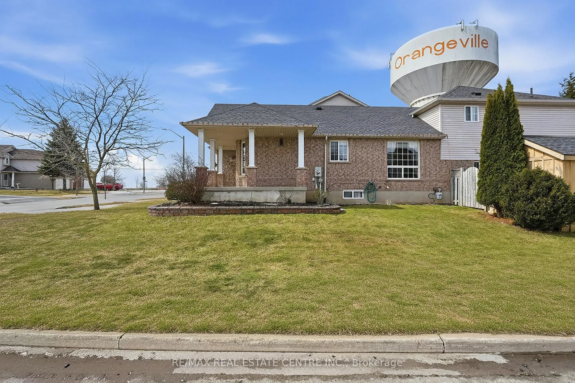 Photo 4 of 321 Montgomery Boulevard, Orangeville — HOMEH