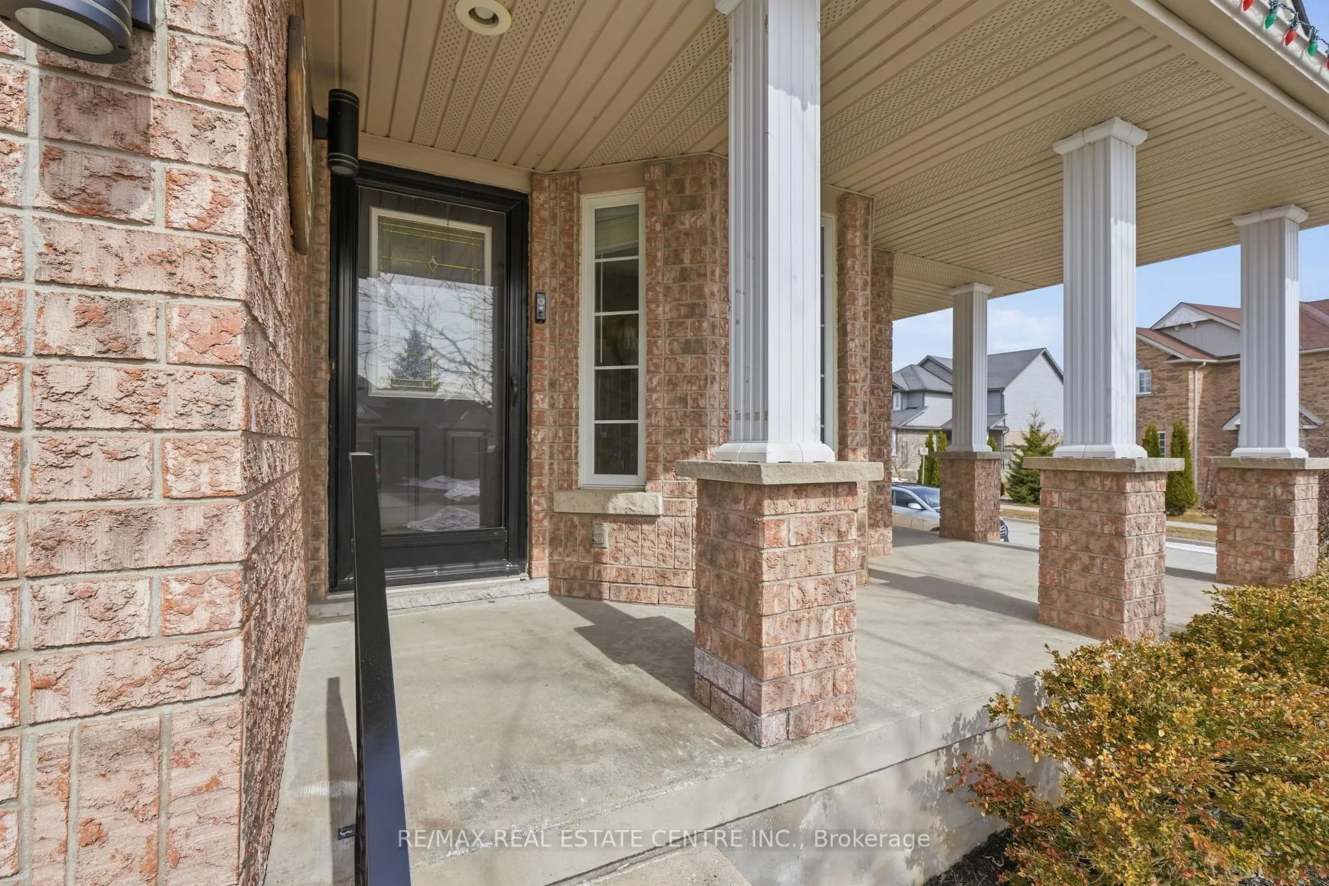 Photo 5 of 321 Montgomery Boulevard, Orangeville — HOMEH