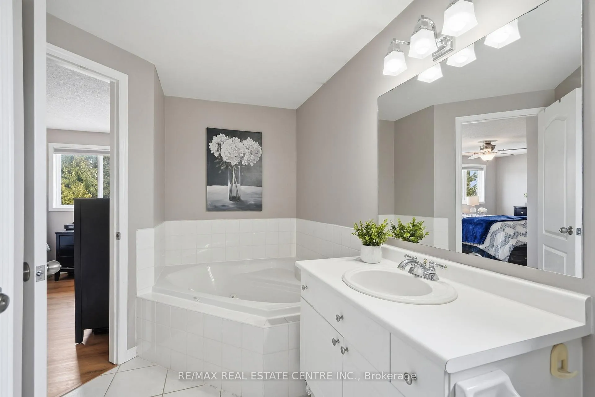 Photo 22 of 321 Montgomery Boulevard, Orangeville — HOMEH