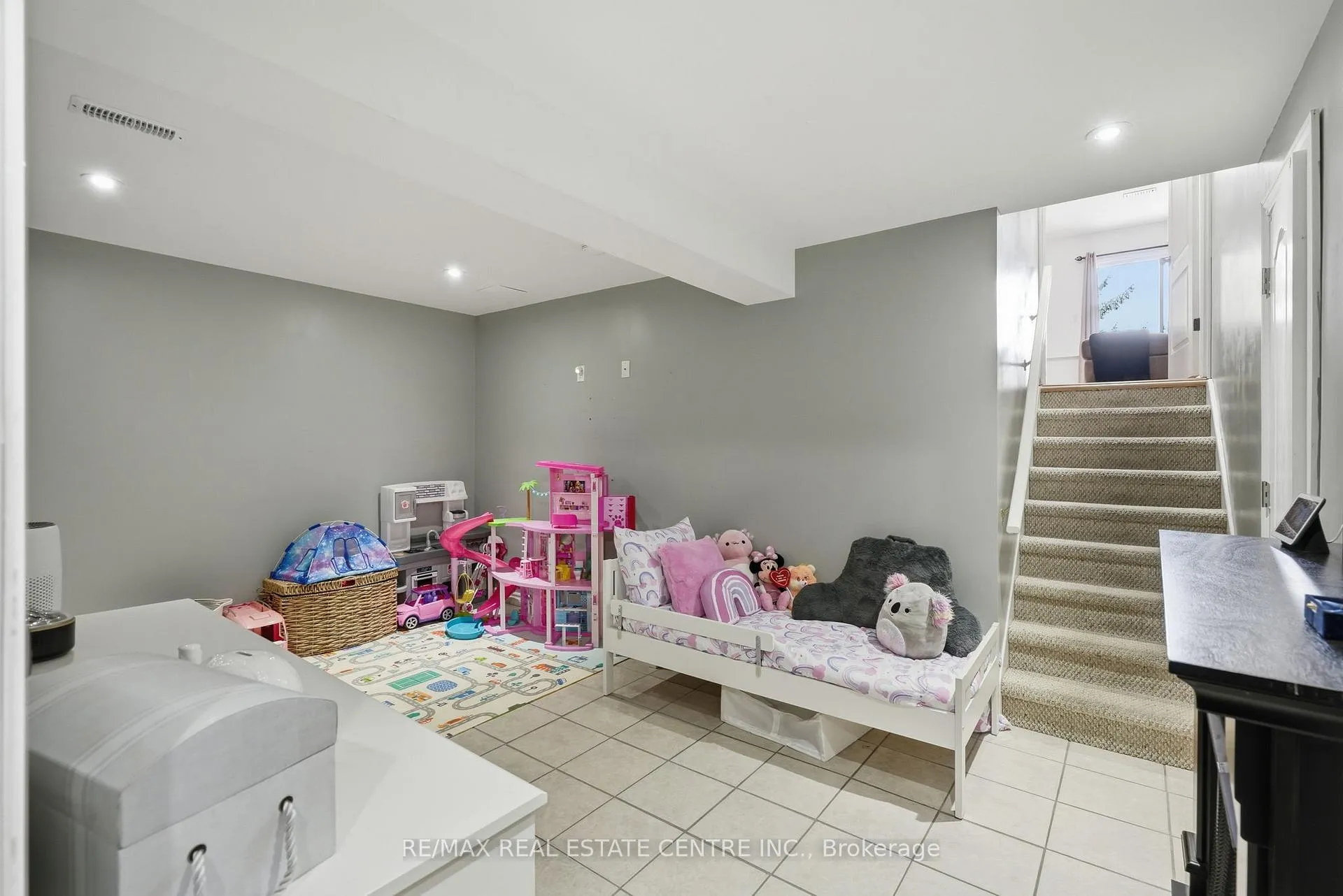 Photo 32 of 321 Montgomery Boulevard, Orangeville — HOMEH