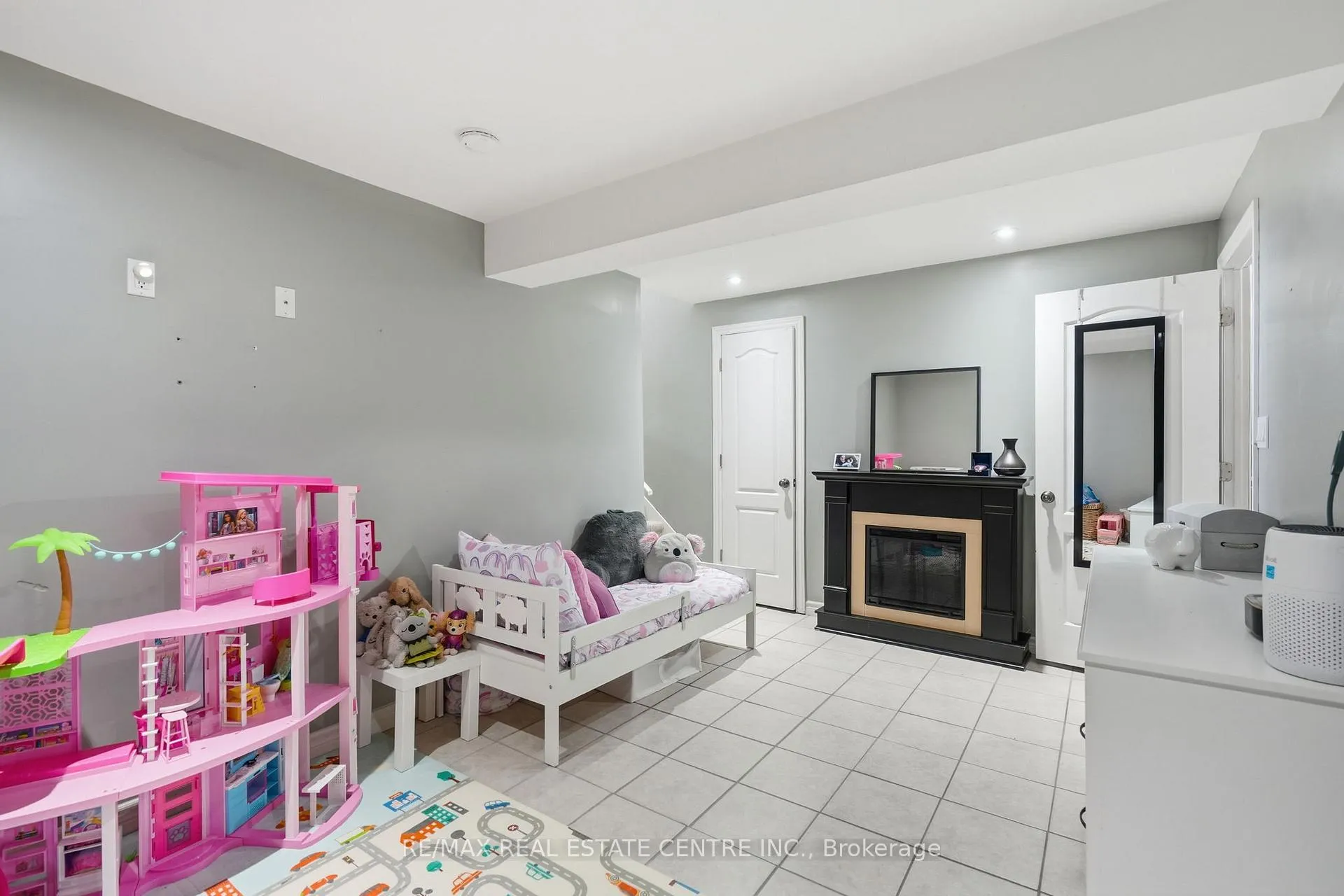 Photo 33 of 321 Montgomery Boulevard, Orangeville — HOMEH