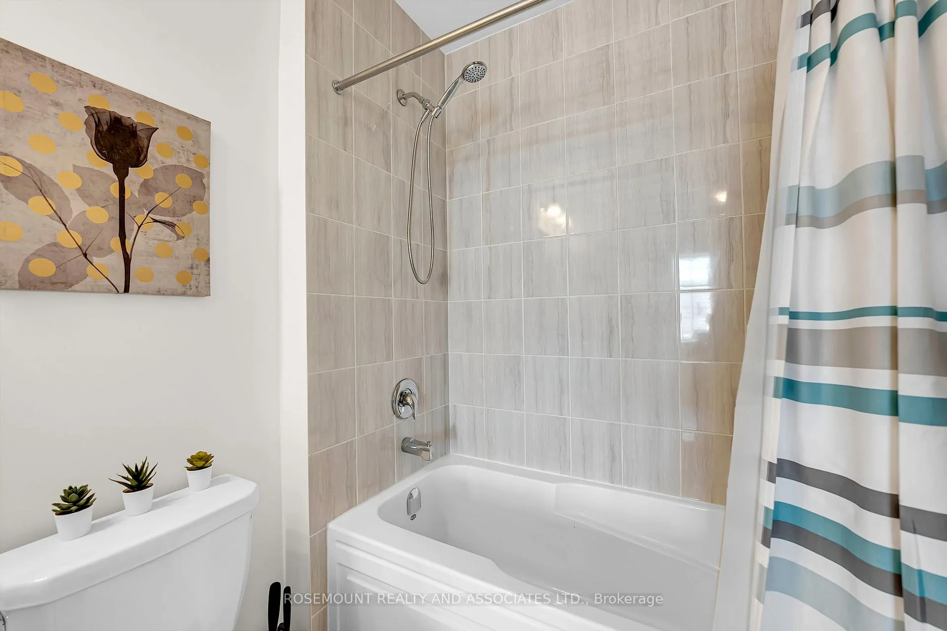 Photo 10 of 52 Fiesta Way, Whitby, Rural Whitby — HOMEH