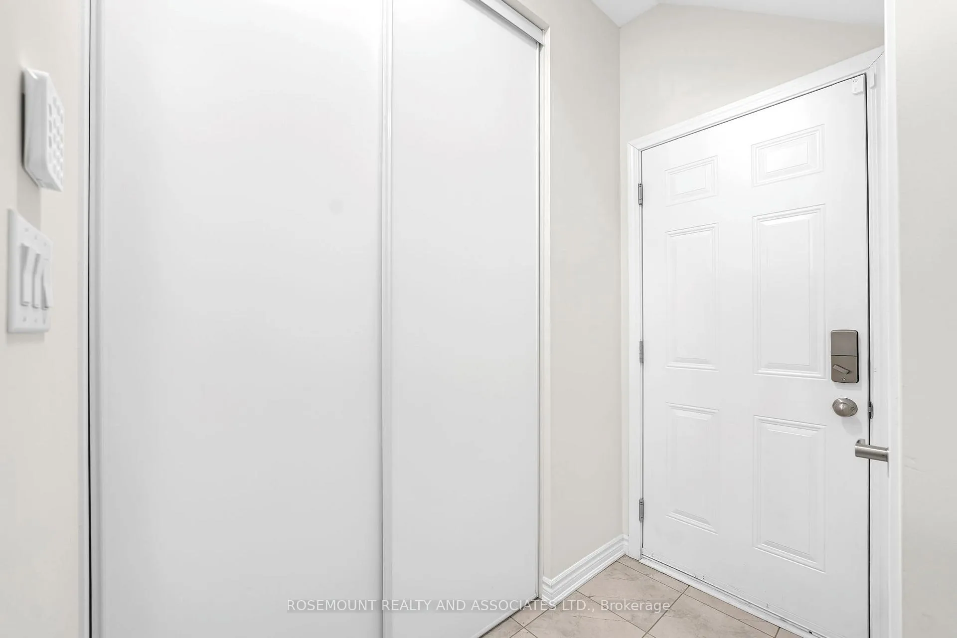 Photo 11 of 52 Fiesta Way, Whitby, Rural Whitby — HOMEH