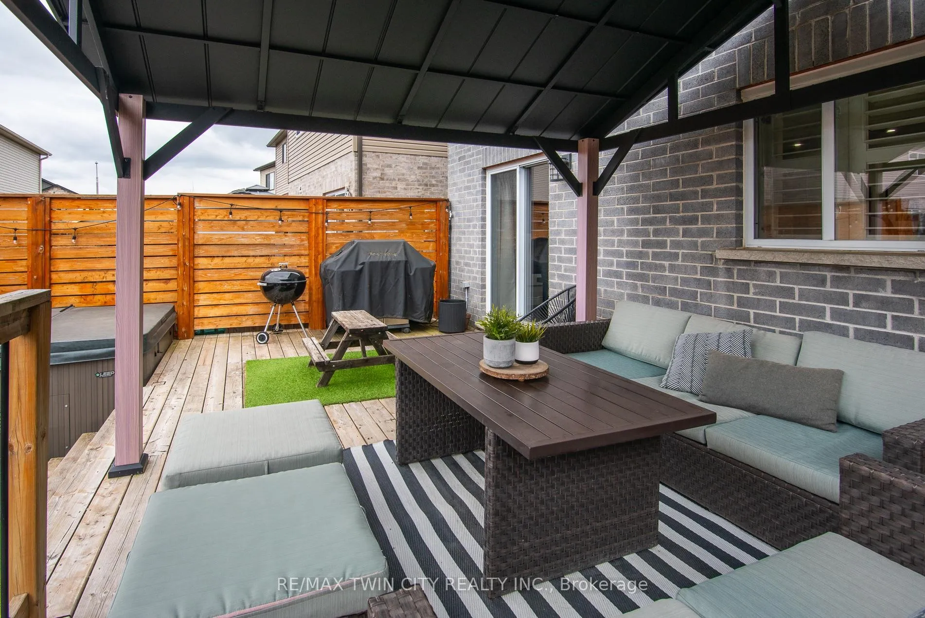 Photo 2 of 208 Birkinshaw Road, Cambridge, Christopher-Champlain — HOMEH