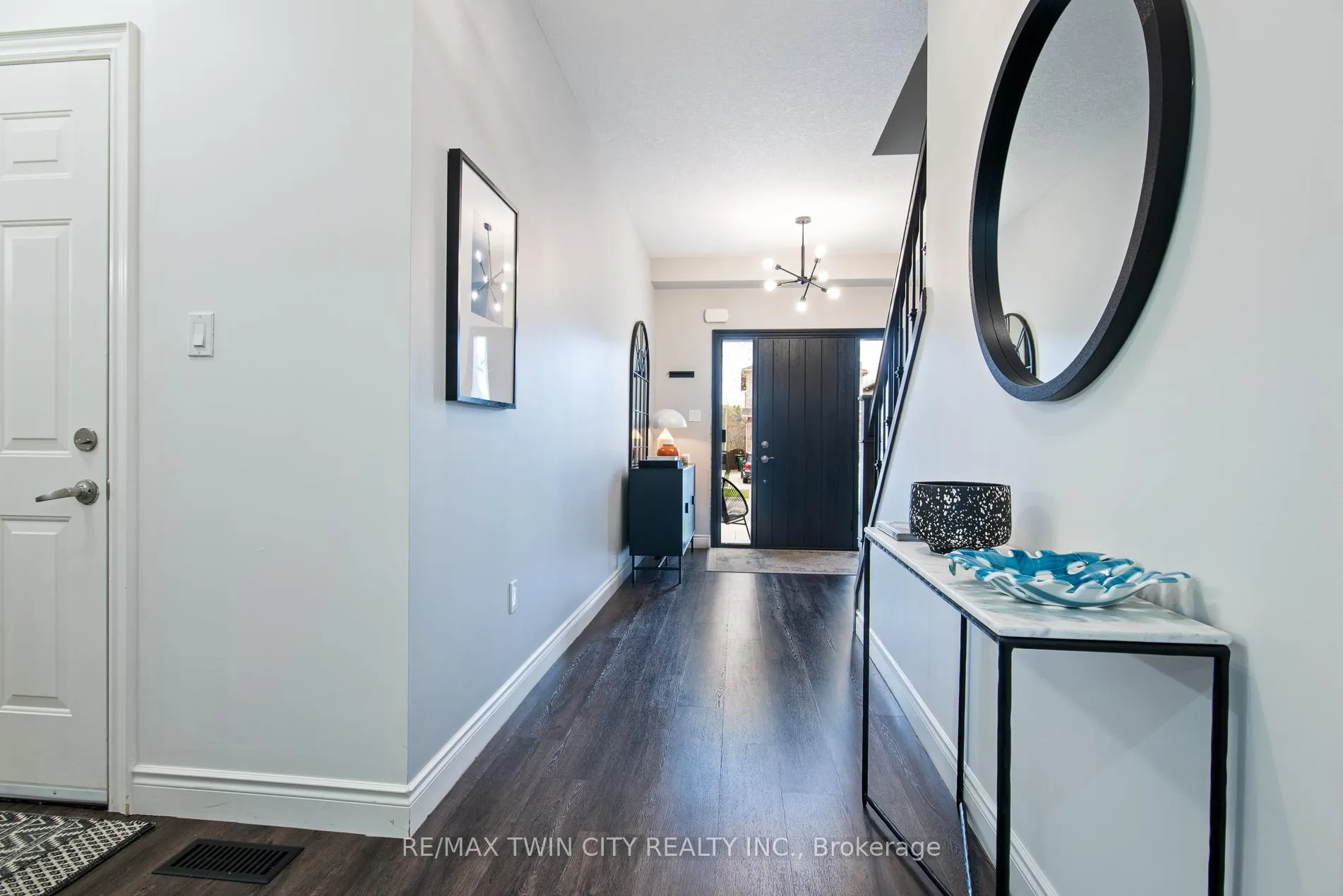 Photo 3 of 208 Birkinshaw Road, Cambridge, Christopher-Champlain — HOMEH