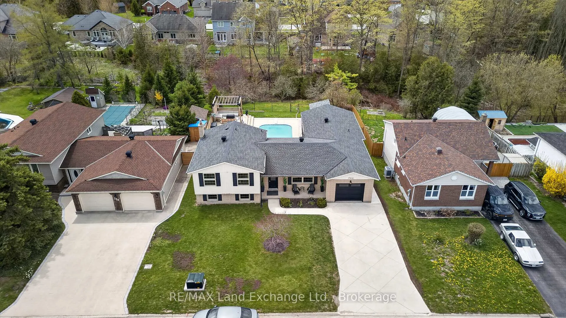 Photo 5 of 752 Palmateer Drive, Kincardine — HOMEH