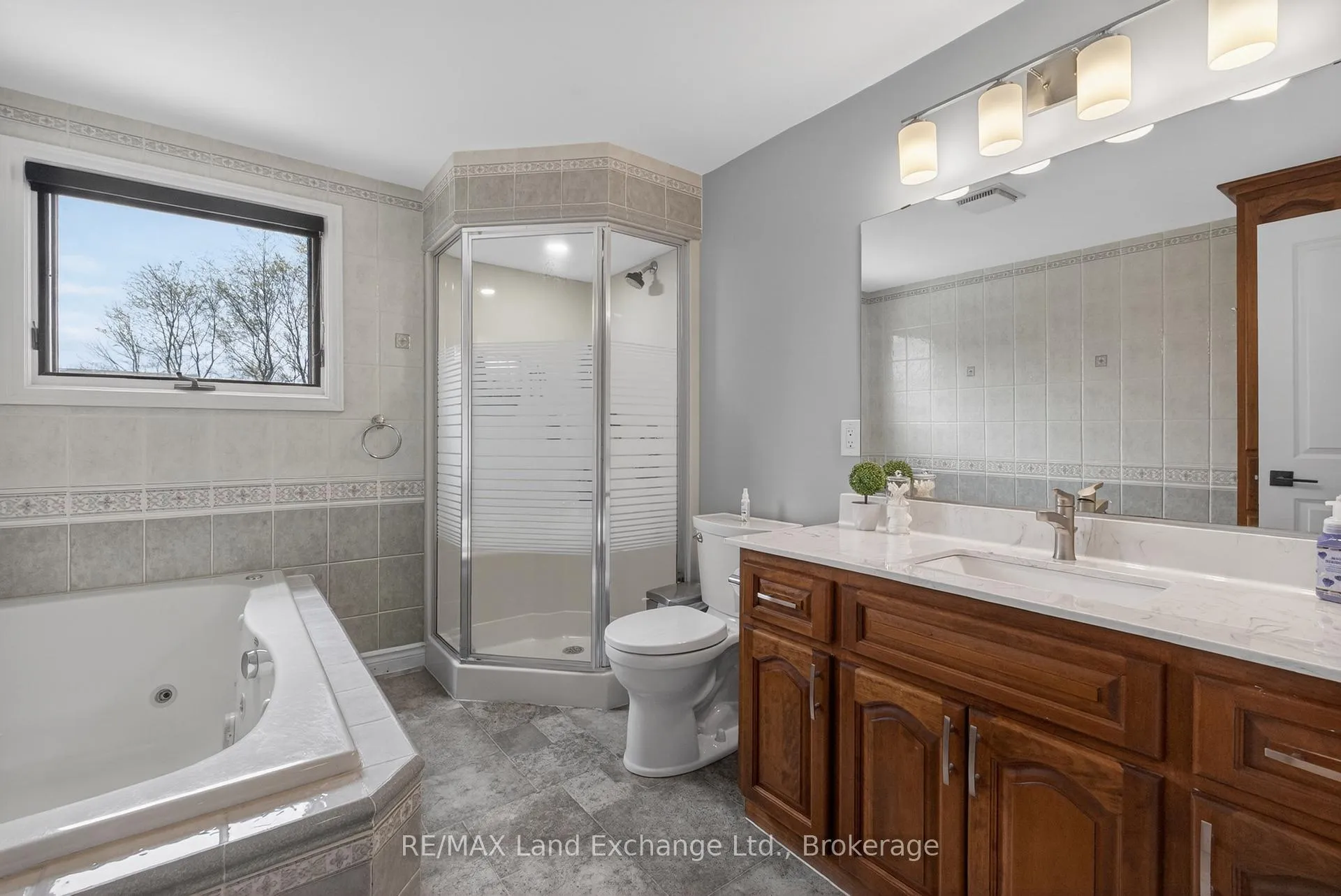 Photo 25 of 752 Palmateer Drive, Kincardine — HOMEH