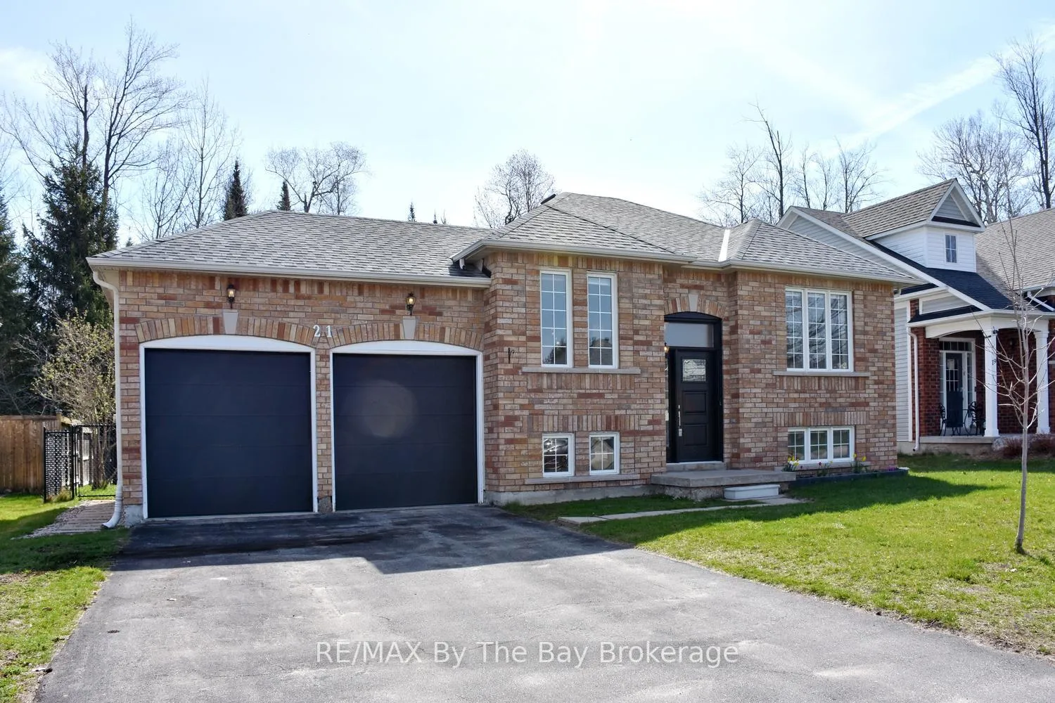 Photo 1 of 21 Northwood Drive, Wasaga Beach — HOMEH