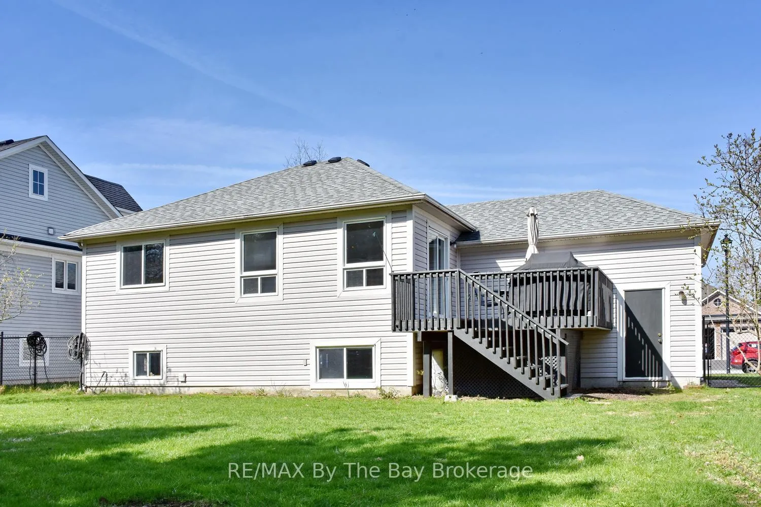 Photo 3 of 21 Northwood Drive, Wasaga Beach — HOMEH