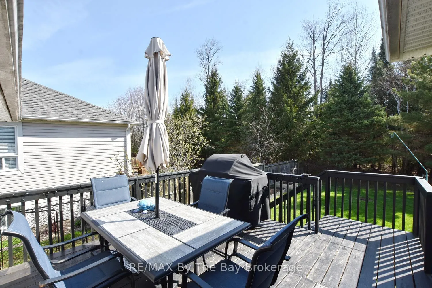 Photo 4 of 21 Northwood Drive, Wasaga Beach — HOMEH