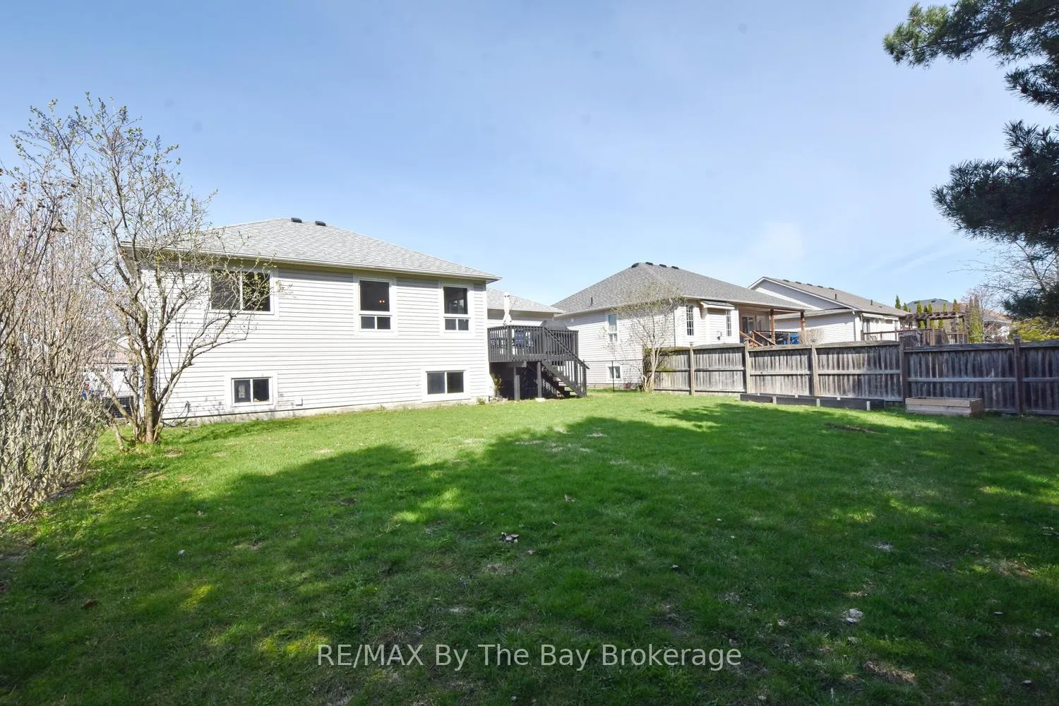 Photo 5 of 21 Northwood Drive, Wasaga Beach — HOMEH