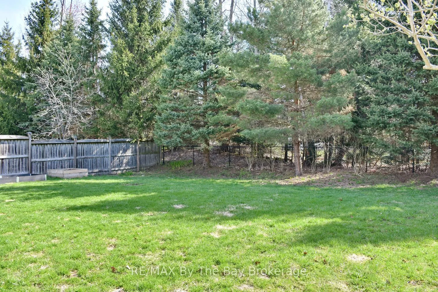 Photo 7 of 21 Northwood Drive, Wasaga Beach — HOMEH