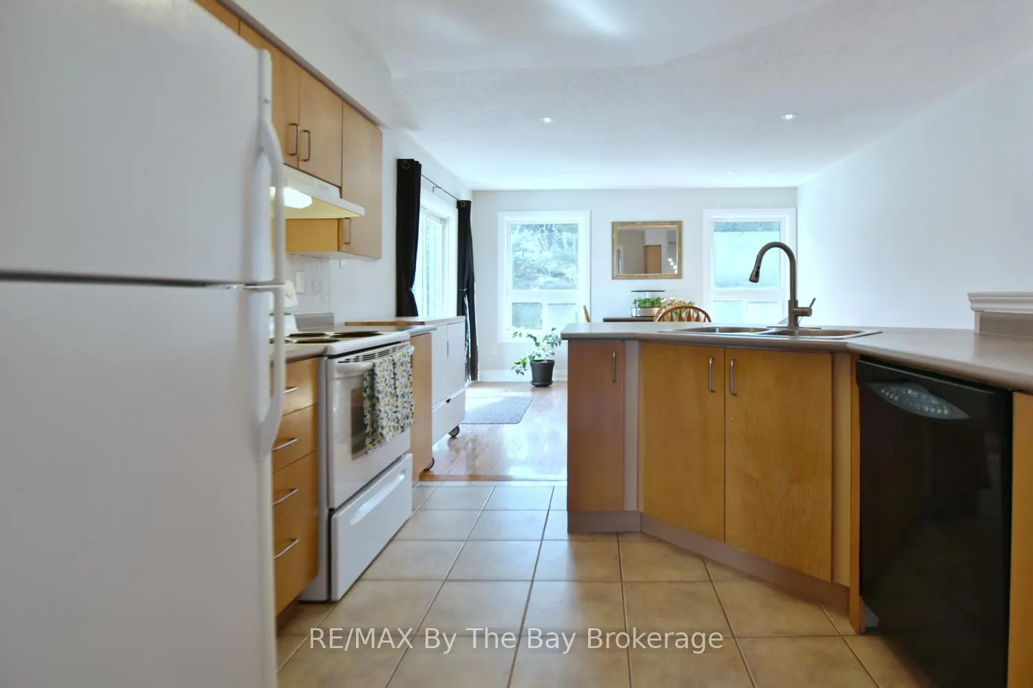 Photo 14 of 21 Northwood Drive, Wasaga Beach — HOMEH