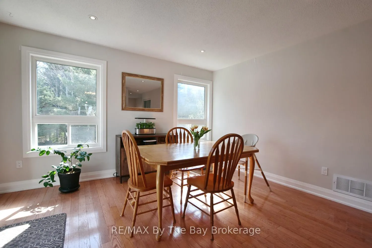 Photo 17 of 21 Northwood Drive, Wasaga Beach — HOMEH