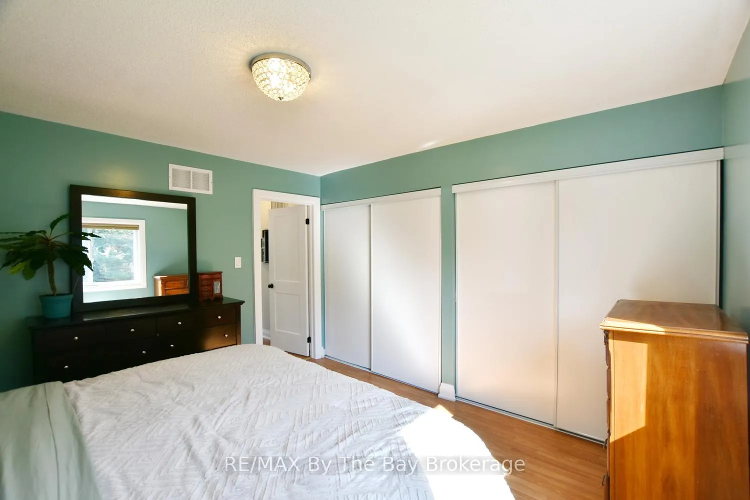 Photo 22 of 21 Northwood Drive, Wasaga Beach — HOMEH