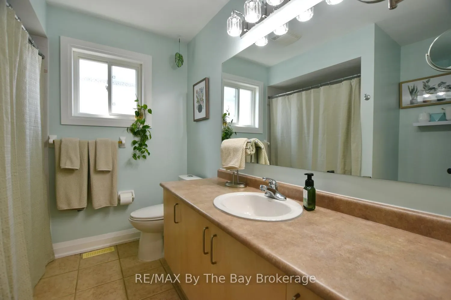 Photo 24 of 21 Northwood Drive, Wasaga Beach — HOMEH