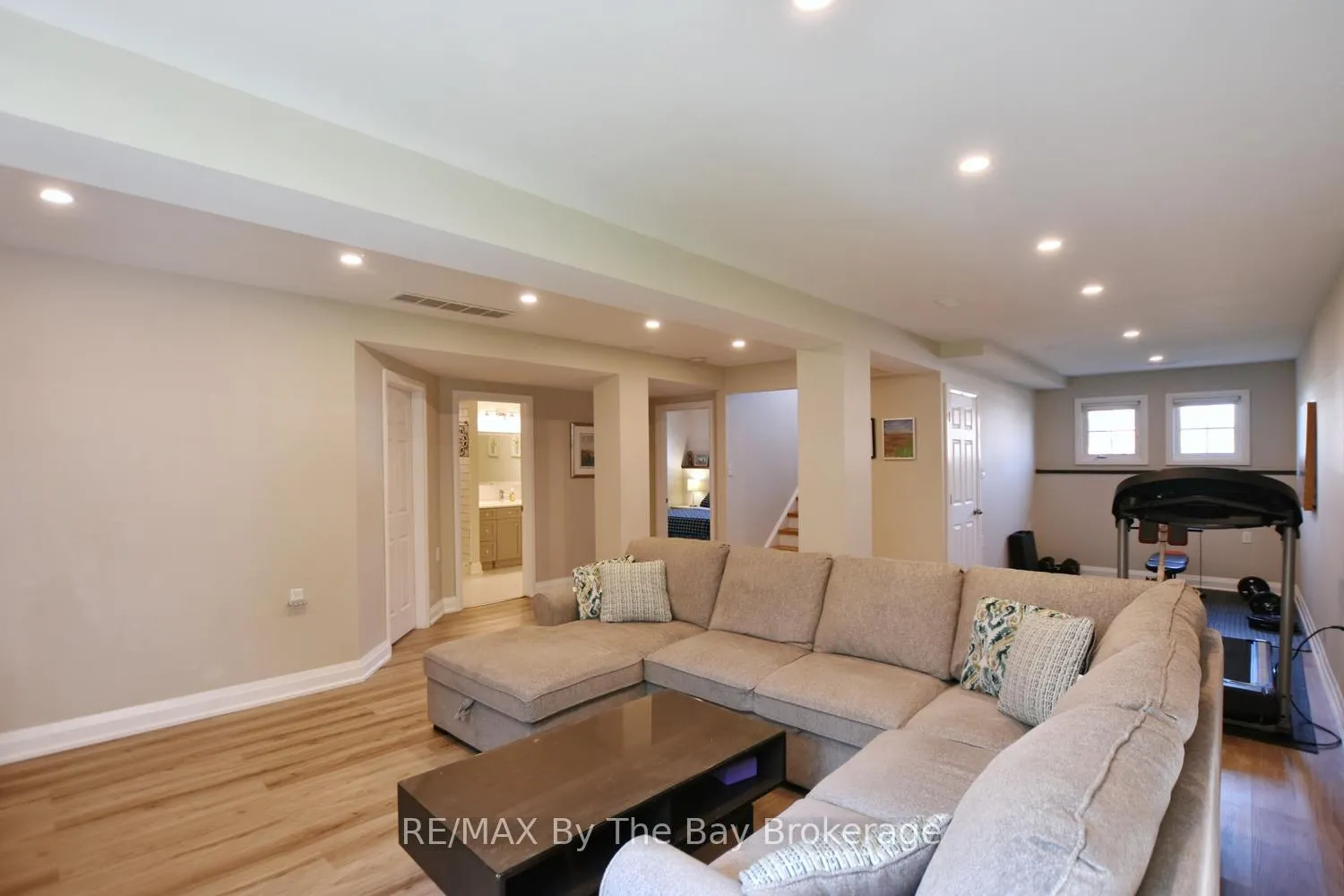 Photo 30 of 21 Northwood Drive, Wasaga Beach — HOMEH