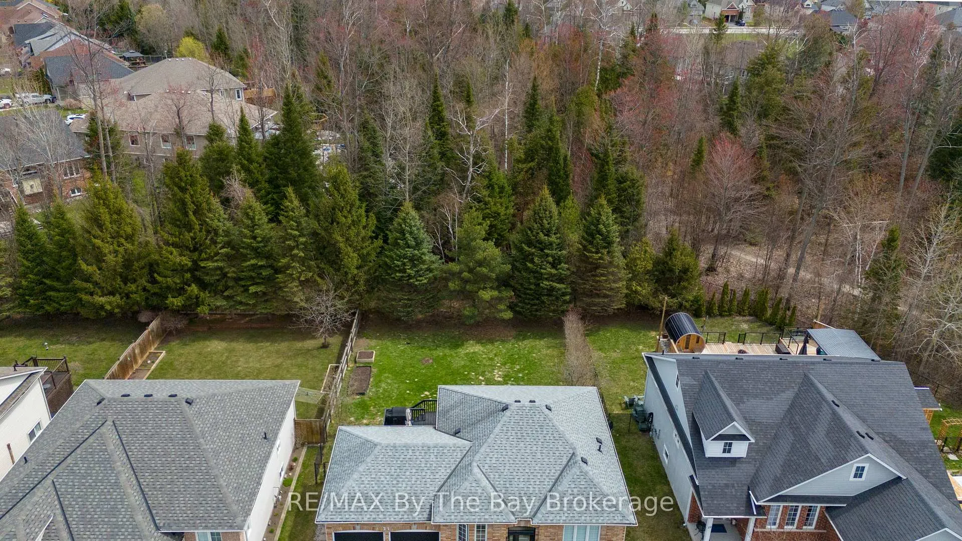 Photo 37 of 21 Northwood Drive, Wasaga Beach — HOMEH