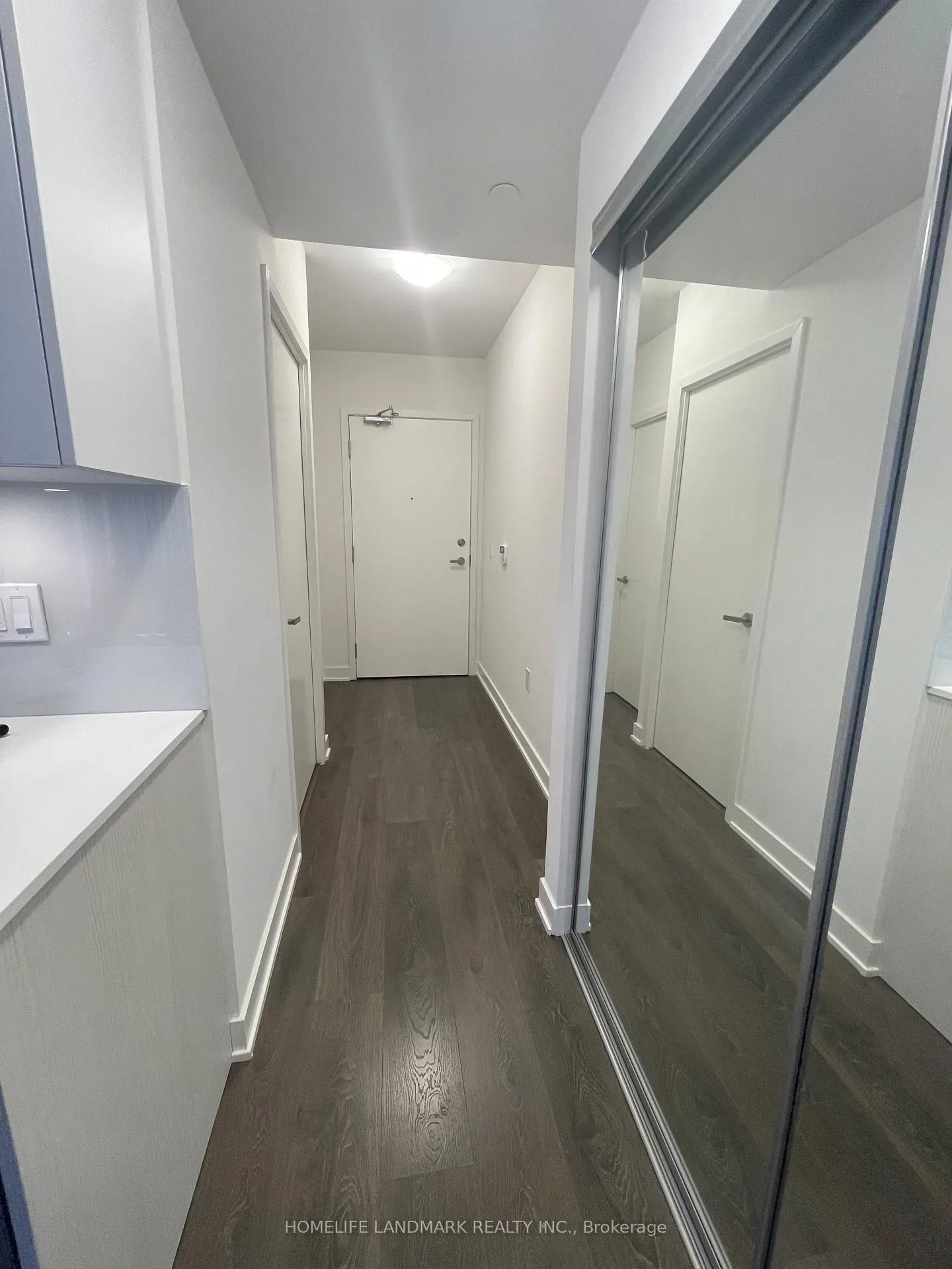 Photo 2 of Unit 2209, 99 Broadway Avenue, Toronto, Mount Pleasant West — HOMEH