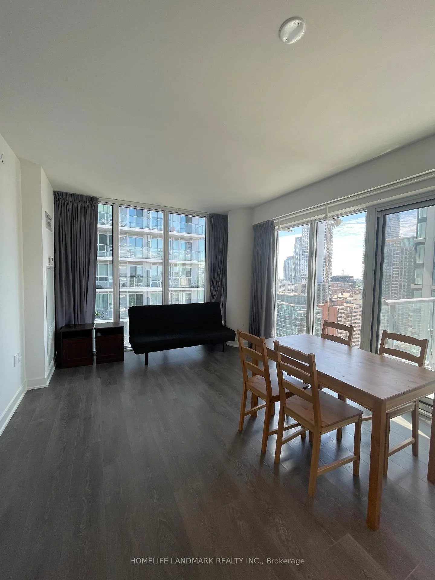 Photo 3 of Unit 2209, 99 Broadway Avenue, Toronto, Mount Pleasant West — HOMEH