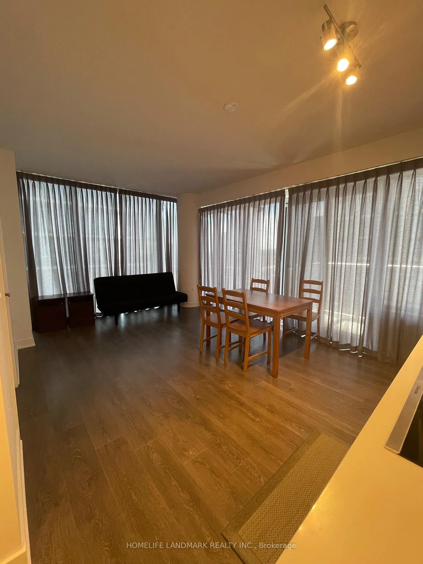 Photo 4 of Unit 2209, 99 Broadway Avenue, Toronto, Mount Pleasant West — HOMEH