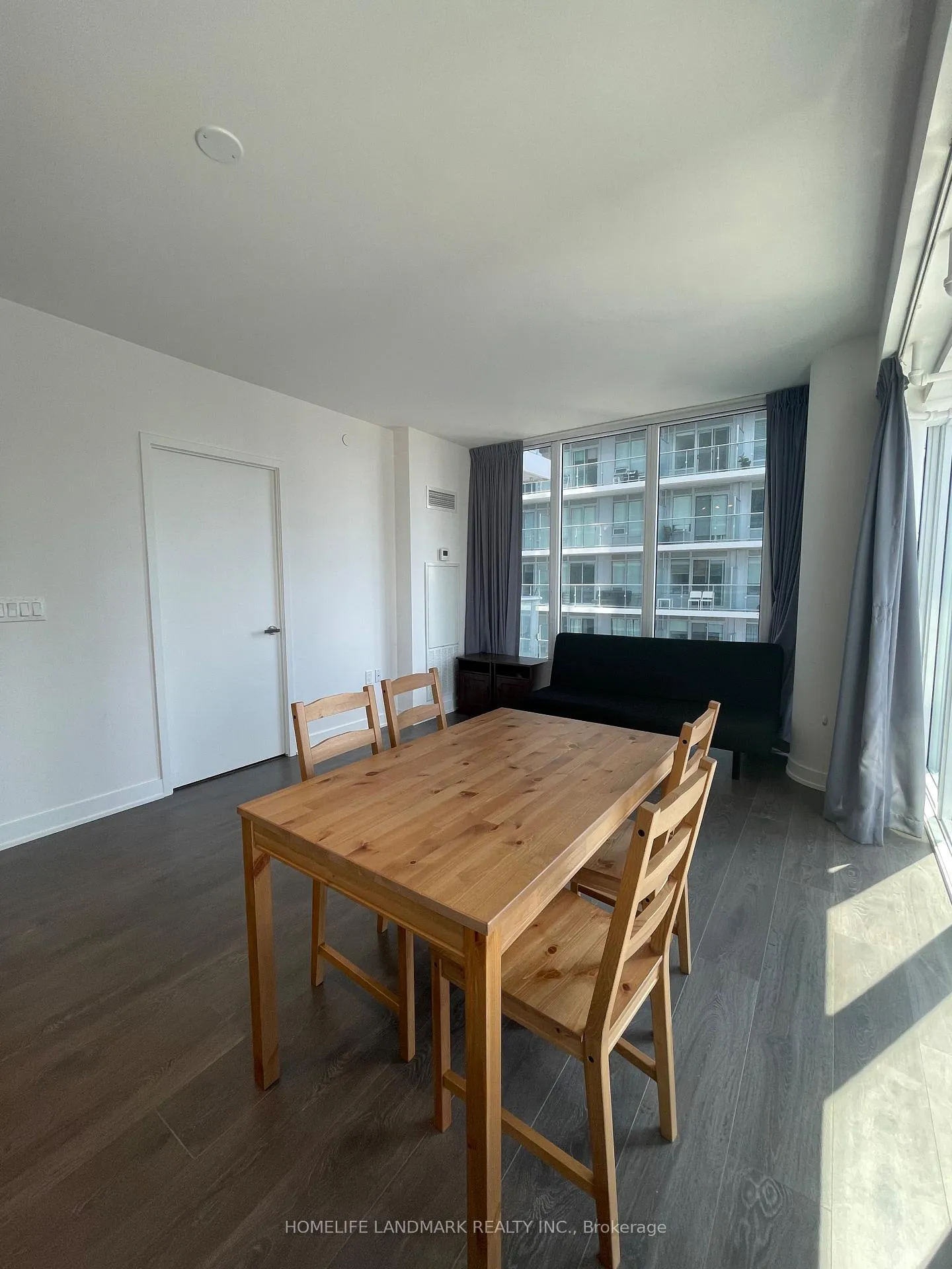 Photo 5 of Unit 2209, 99 Broadway Avenue, Toronto, Mount Pleasant West — HOMEH