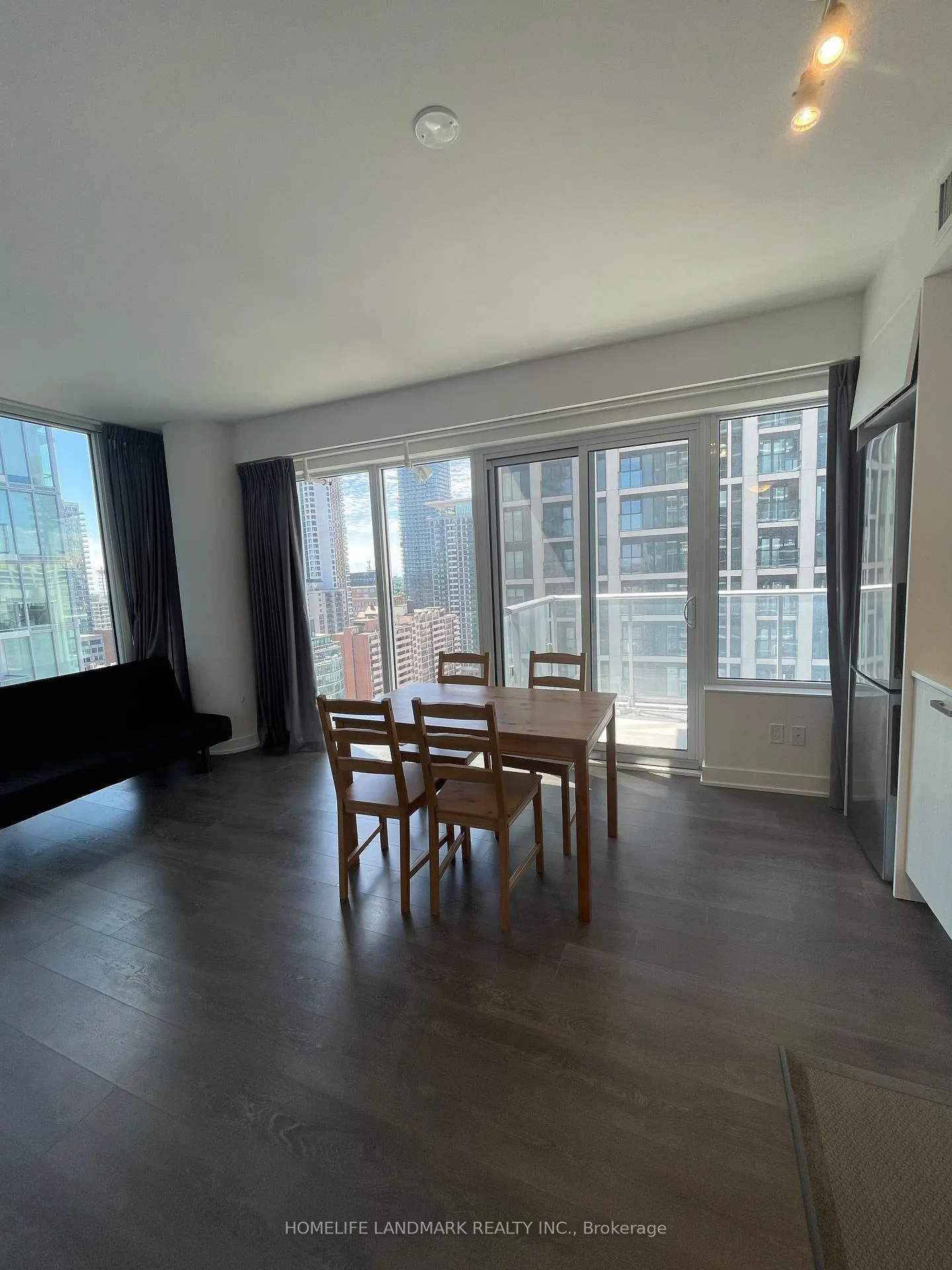 Photo 6 of Unit 2209, 99 Broadway Avenue, Toronto, Mount Pleasant West — HOMEH