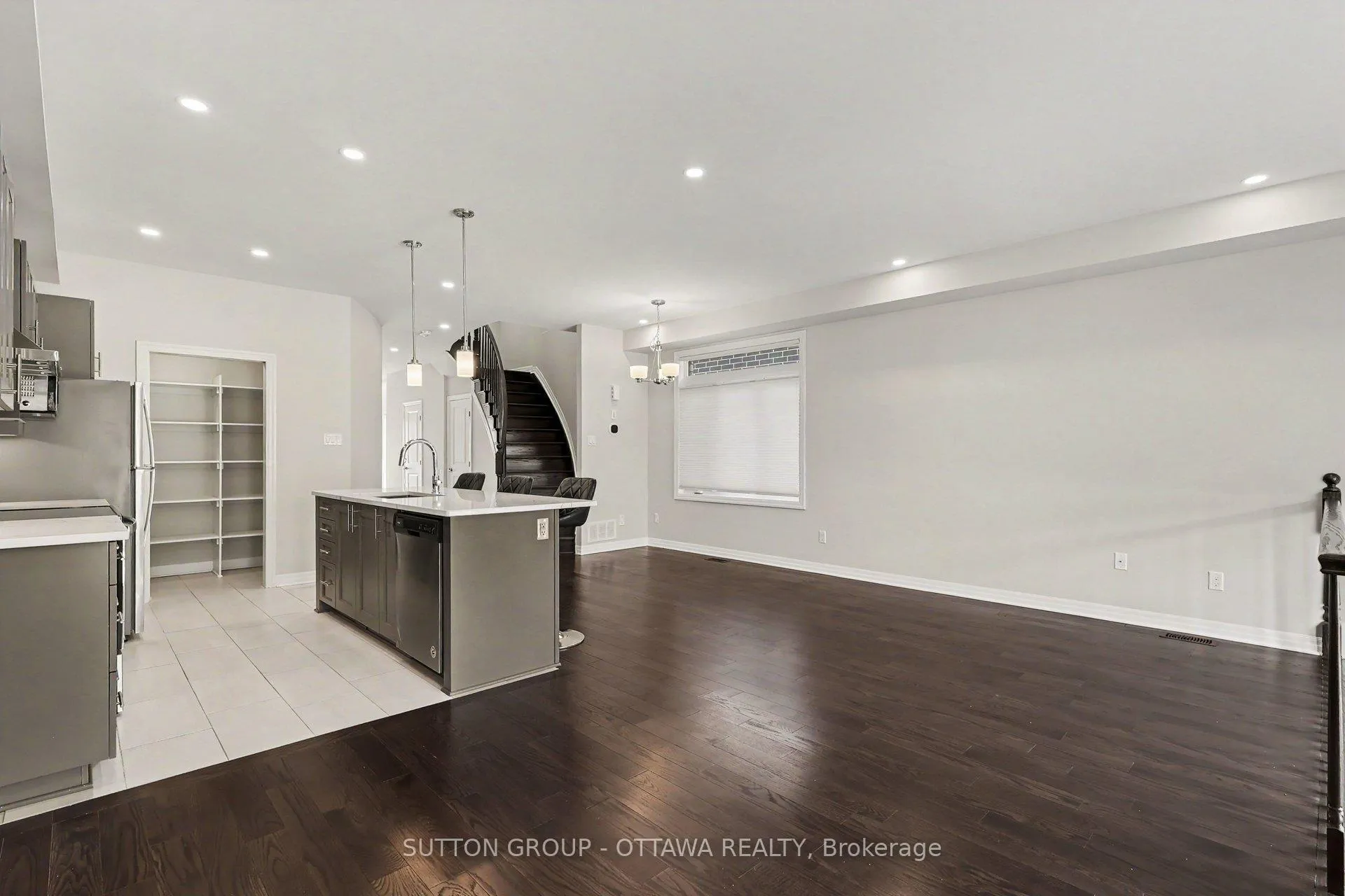 Photo 4 of 329 Lysander Place, Ottawa, CFB Rockcliffe and Area — HOMEH