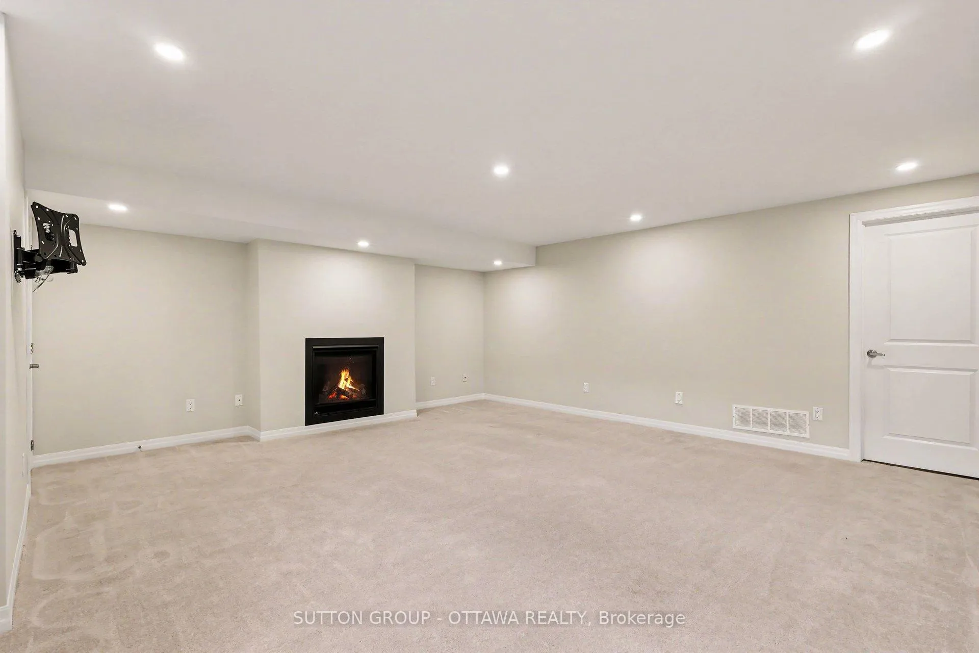 Photo 18 of 329 Lysander Place, Ottawa, CFB Rockcliffe and Area — HOMEH