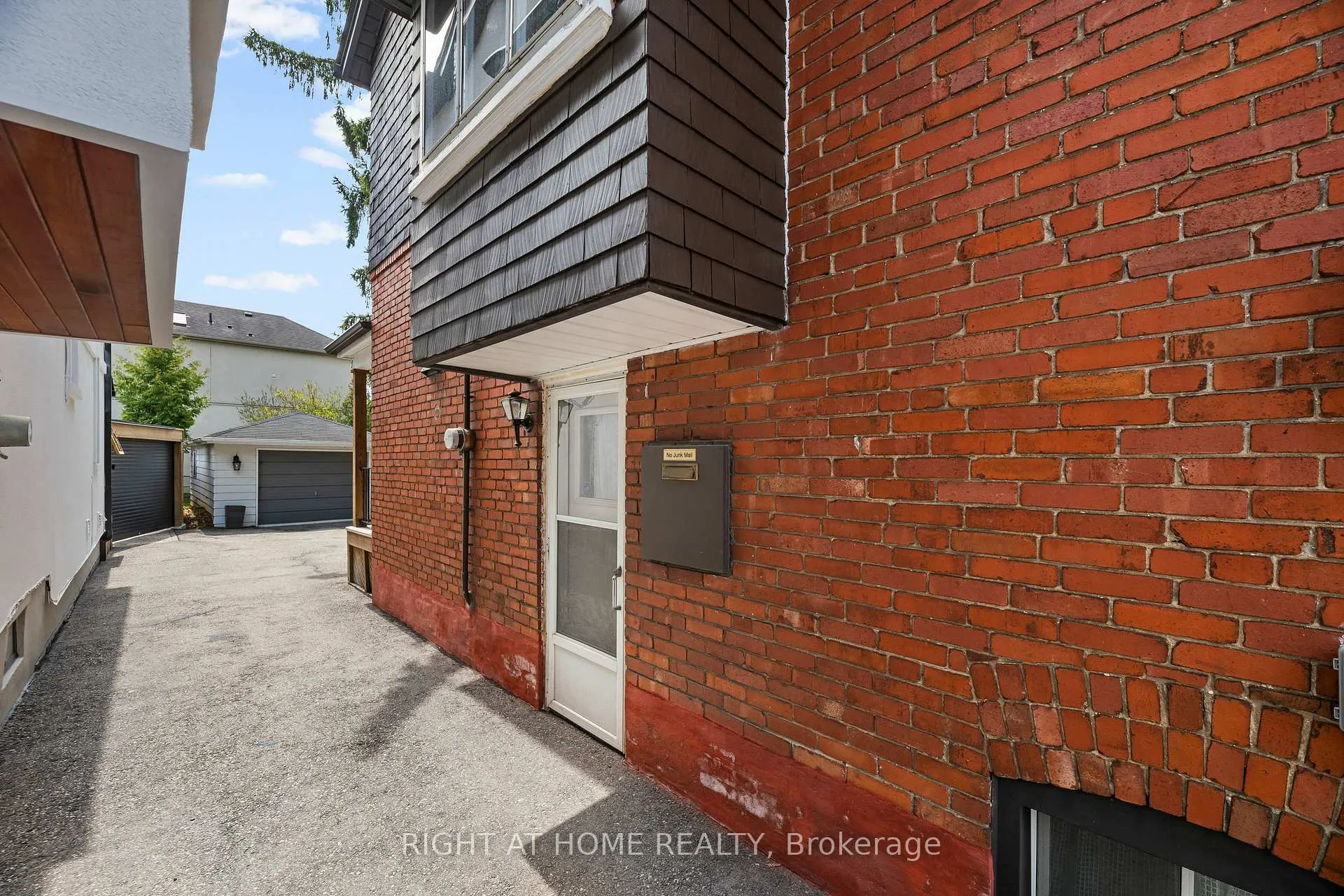 Photo 5 of 593 Millwood Road, Toronto, Mount Pleasant East — HOMEH