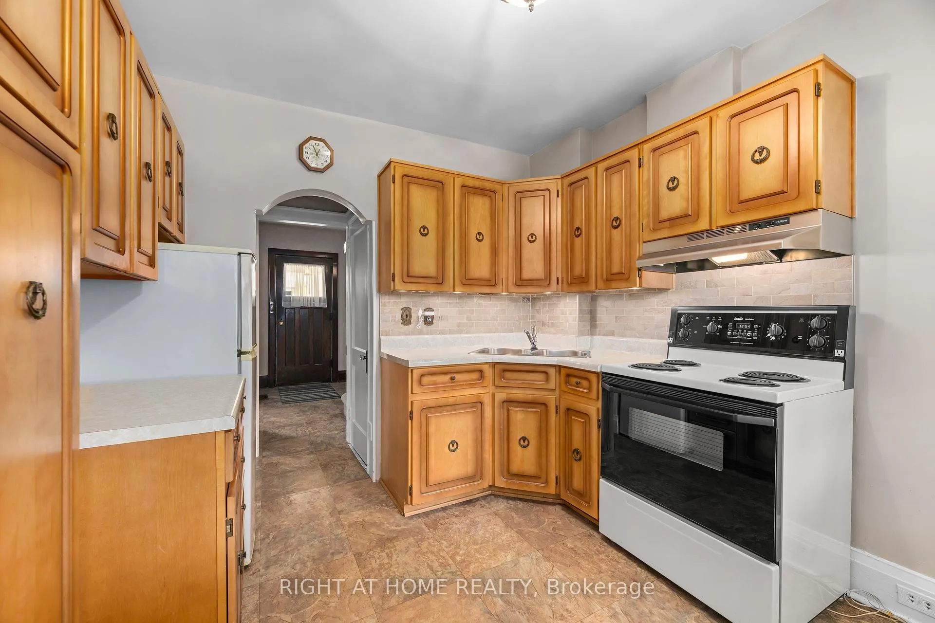 Photo 20 of 593 Millwood Road, Toronto, Mount Pleasant East — HOMEH