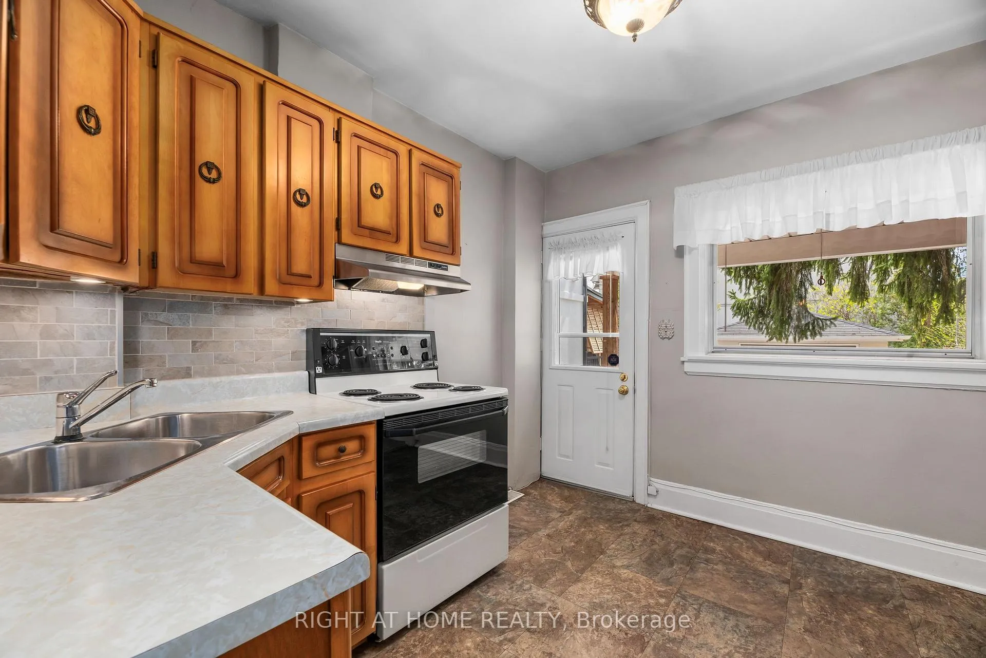 Photo 22 of 593 Millwood Road, Toronto, Mount Pleasant East — HOMEH