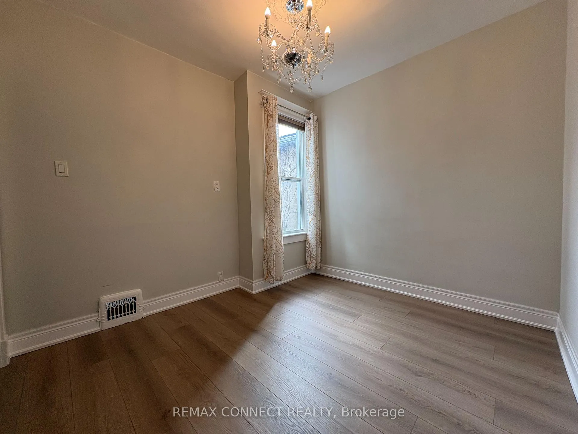 Photo 8 of Unit Upper, 847 Pape Avenue, Toronto, Danforth Village-East York — HOMEH