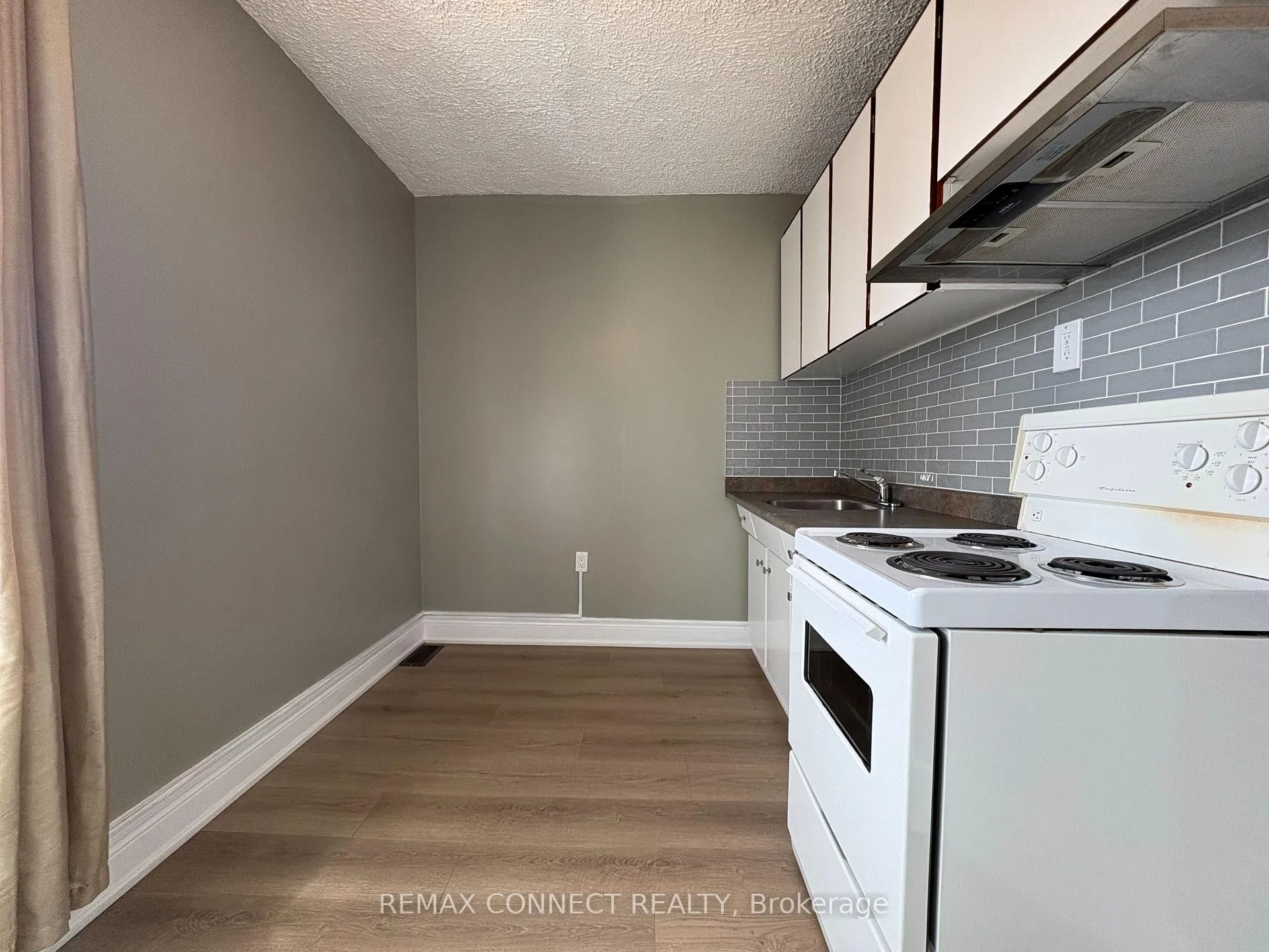 Photo 11 of Unit Upper, 847 Pape Avenue, Toronto, Danforth Village-East York — HOMEH