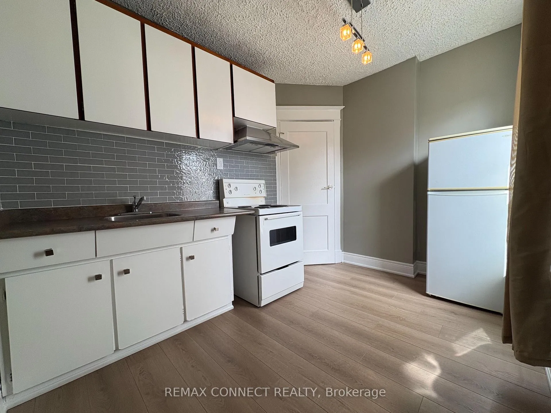 Photo 12 of Unit Upper, 847 Pape Avenue, Toronto, Danforth Village-East York — HOMEH