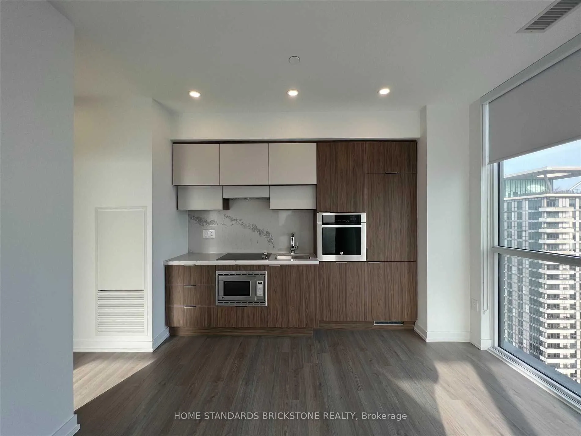 Photo 3 of Unit 2403, 39 Roehampton Avenue, Toronto, Mount Pleasant West — HOMEH