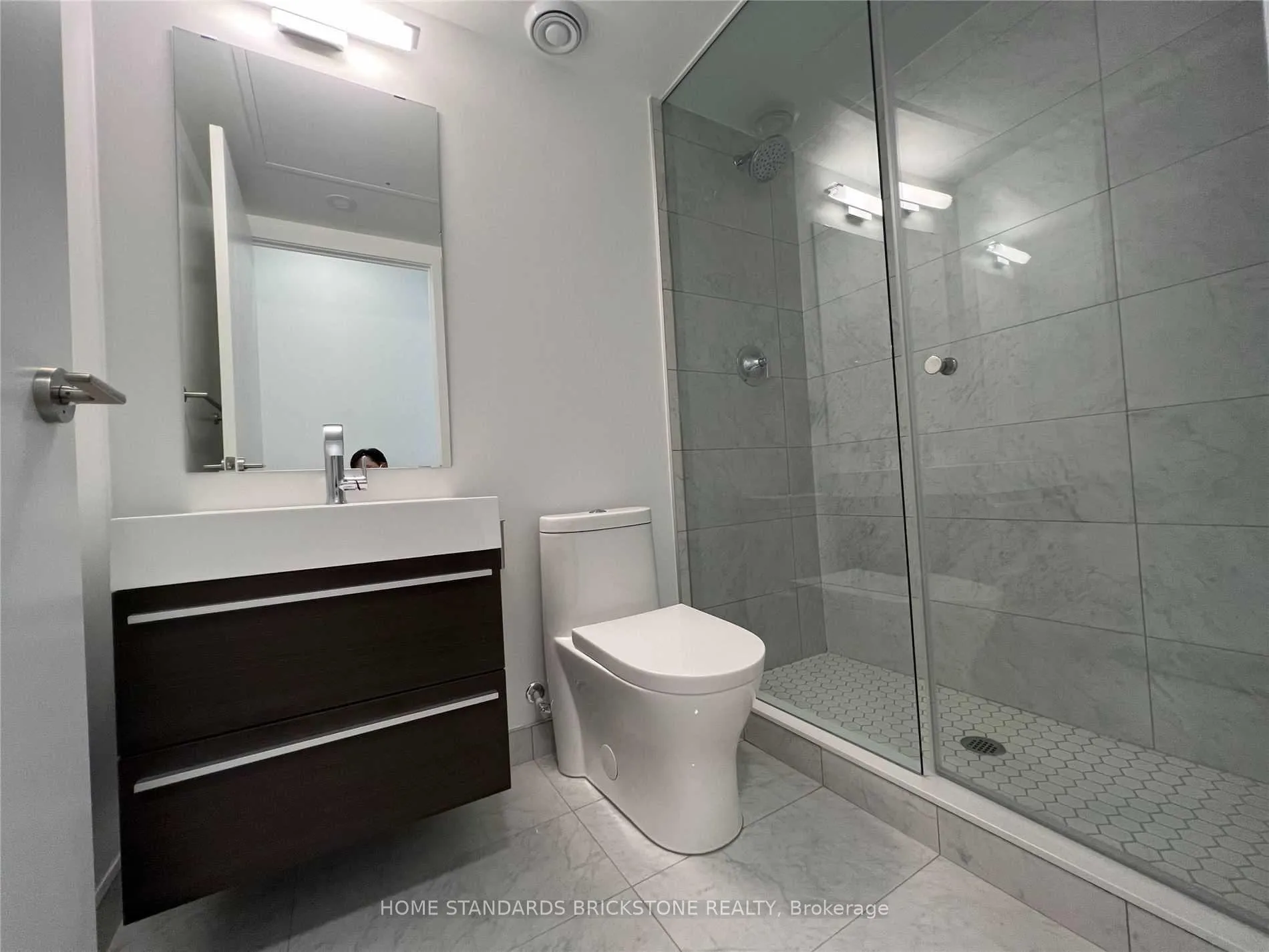 Photo 7 of Unit 2403, 39 Roehampton Avenue, Toronto, Mount Pleasant West — HOMEH