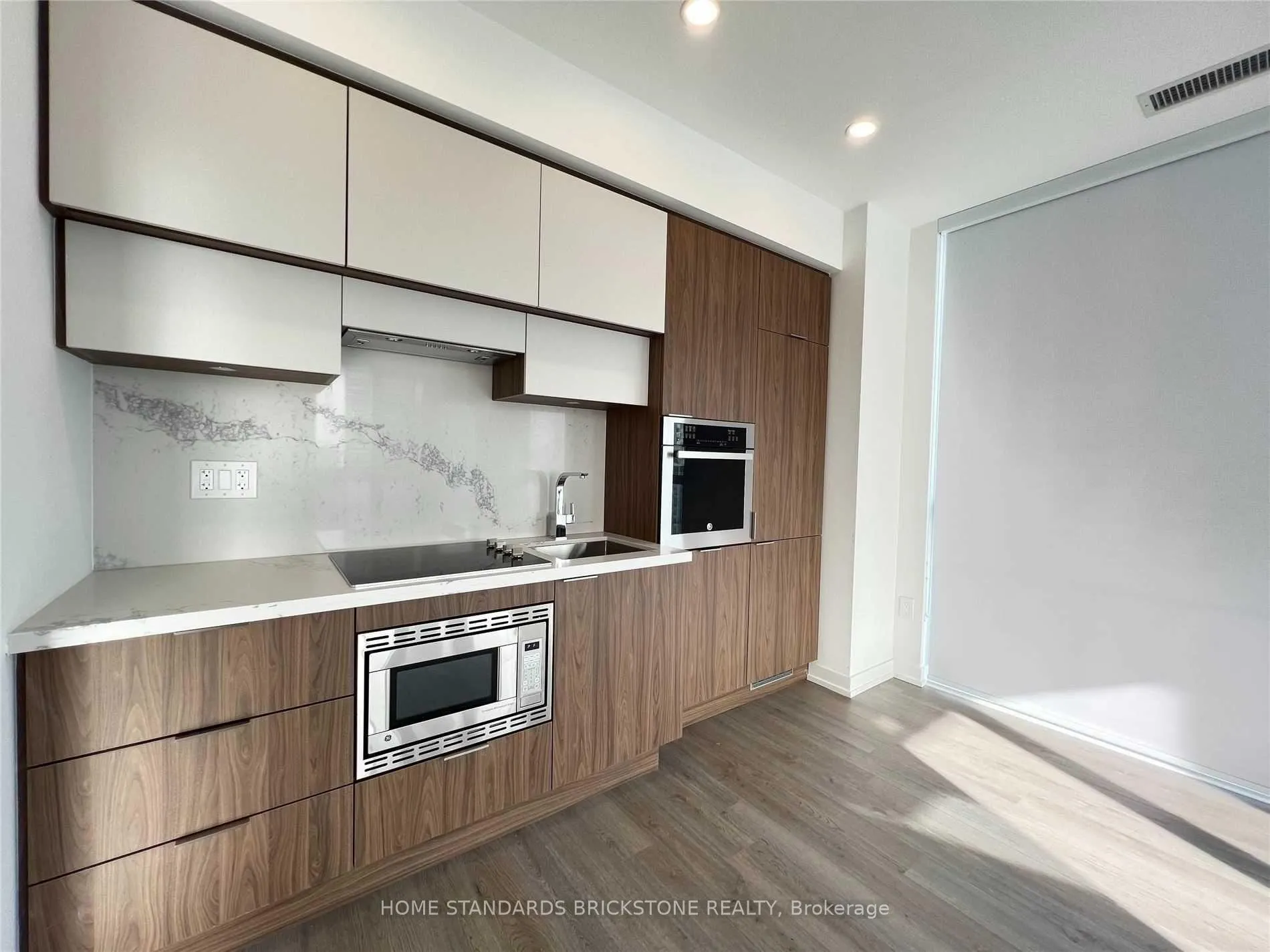 Photo 8 of Unit 2403, 39 Roehampton Avenue, Toronto, Mount Pleasant West — HOMEH
