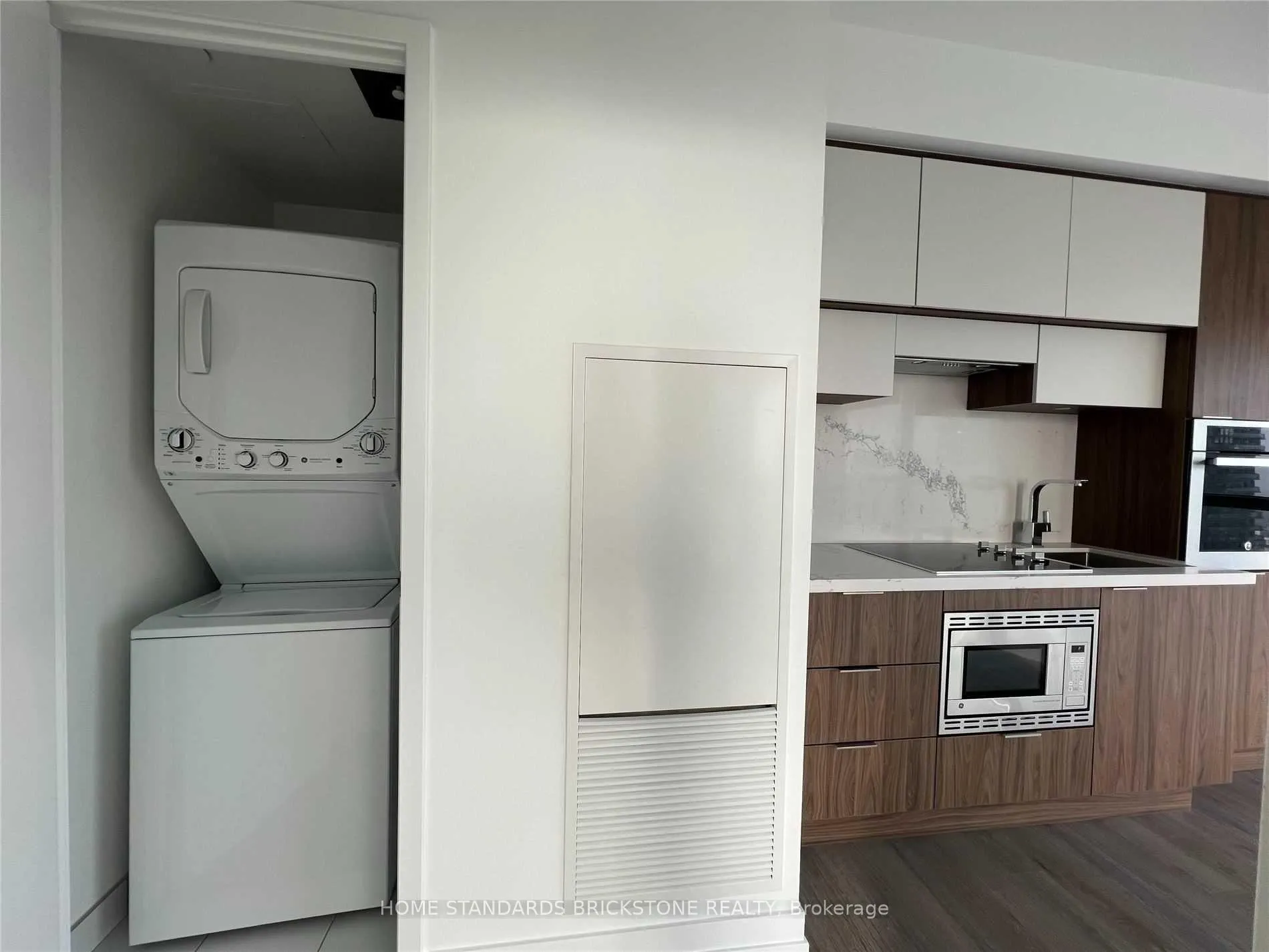 Photo 9 of Unit 2403, 39 Roehampton Avenue, Toronto, Mount Pleasant West — HOMEH