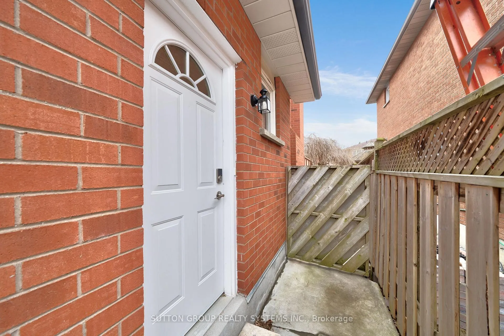 Photo 3 of Unit Lower, 56 Ballard Crescent, Newmarket, Armitage — HOMEH