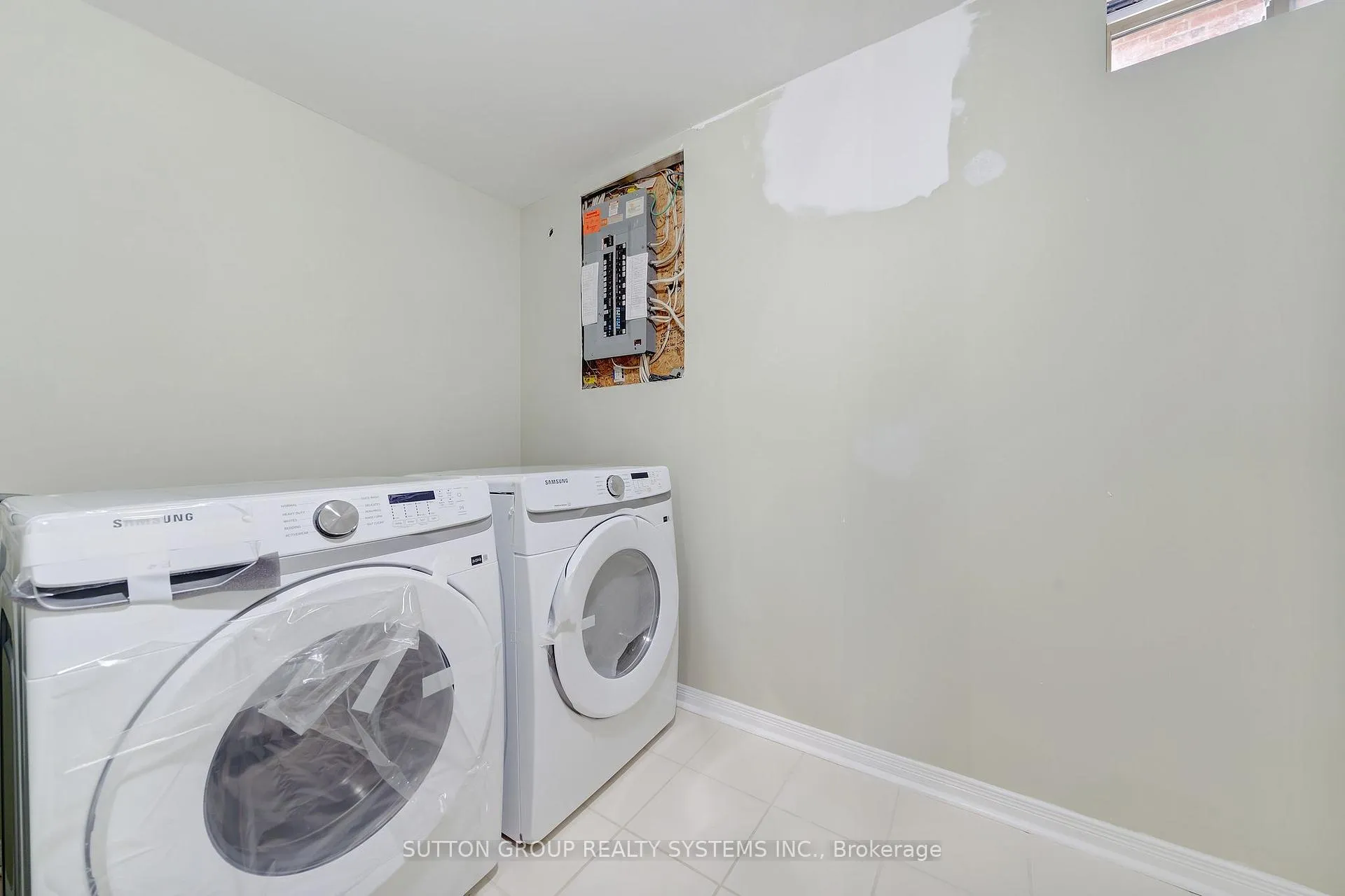 Photo 23 of Unit Lower, 56 Ballard Crescent, Newmarket, Armitage — HOMEH