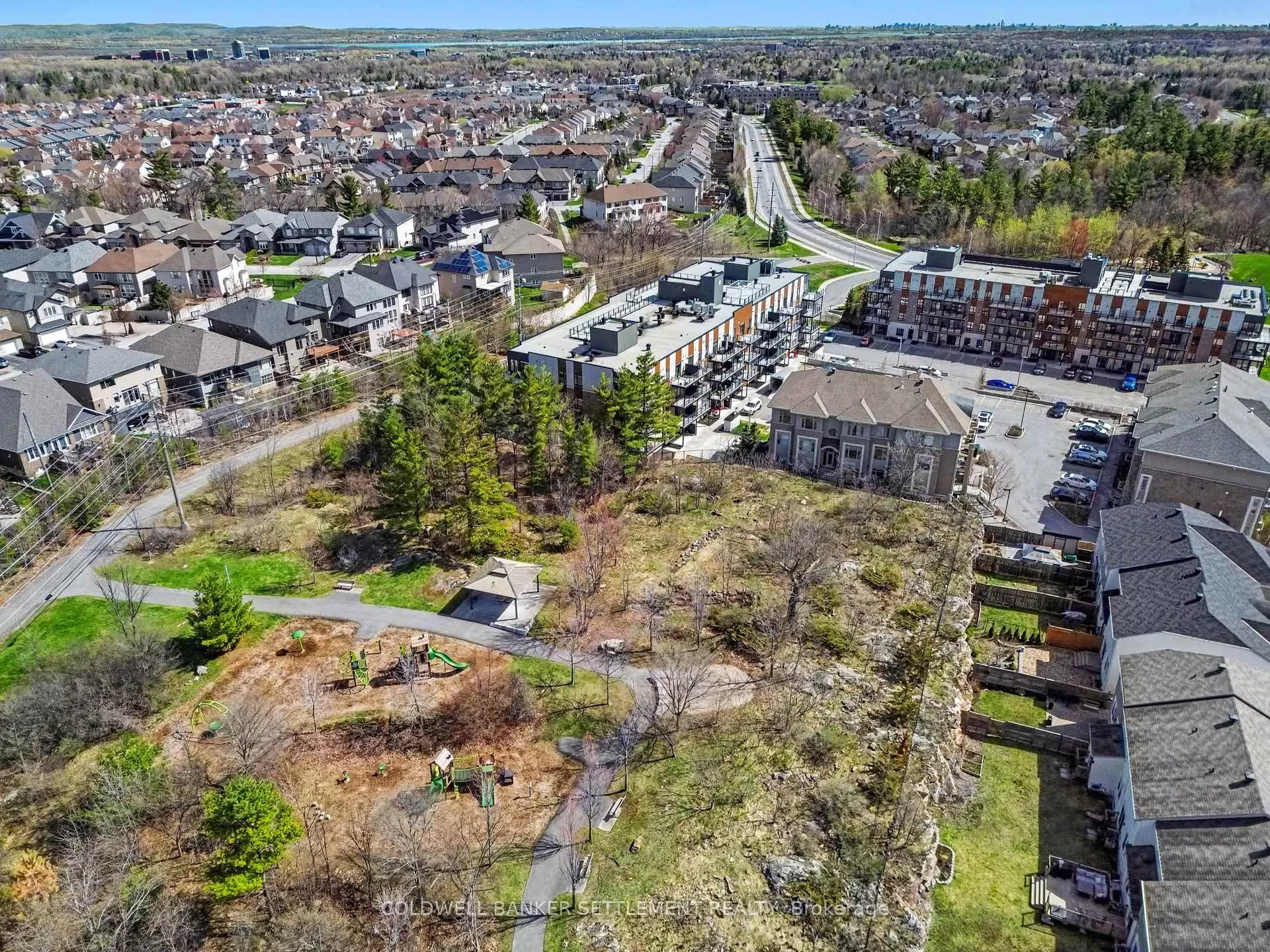 Photo 33 of 144 Battersea Crescent, Ottawa, Kanata - Kanata Lakes/Heritage Hills — HOMEH