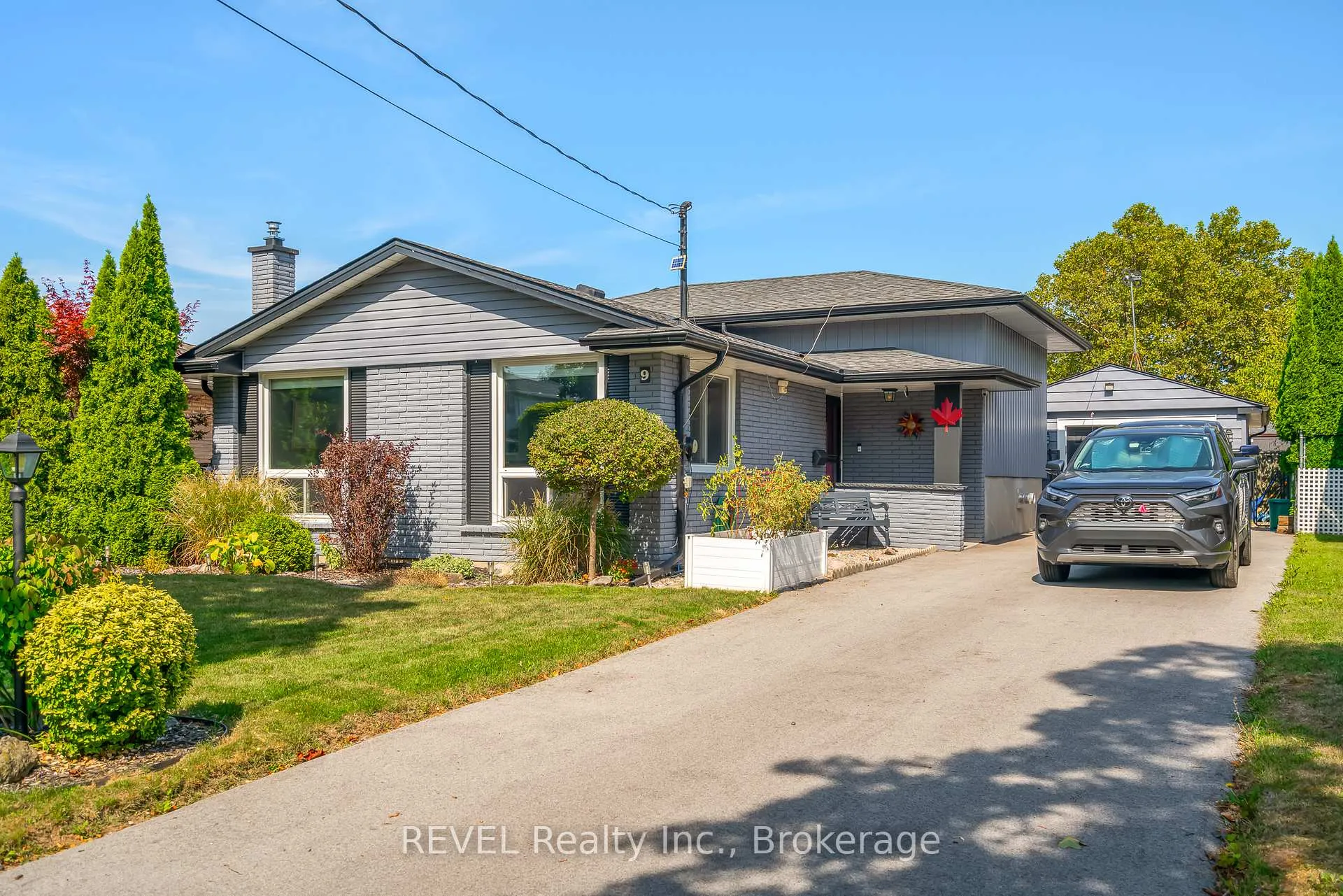 Photo 2 of 9 Fitzroy Lane, St. Catharines, Bunting/Linwell — HOMEH