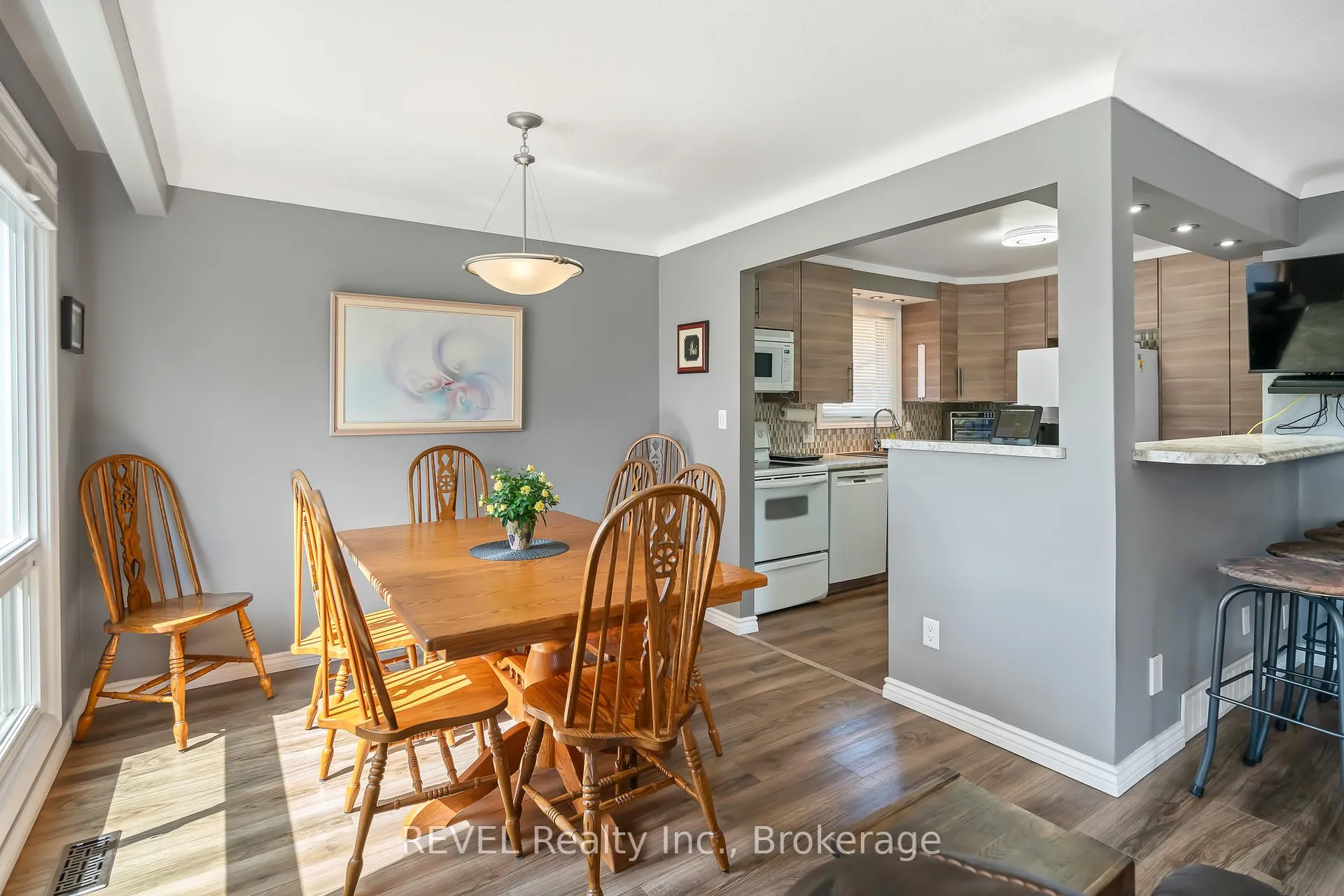 Photo 4 of 9 Fitzroy Lane, St. Catharines, Bunting/Linwell — HOMEH
