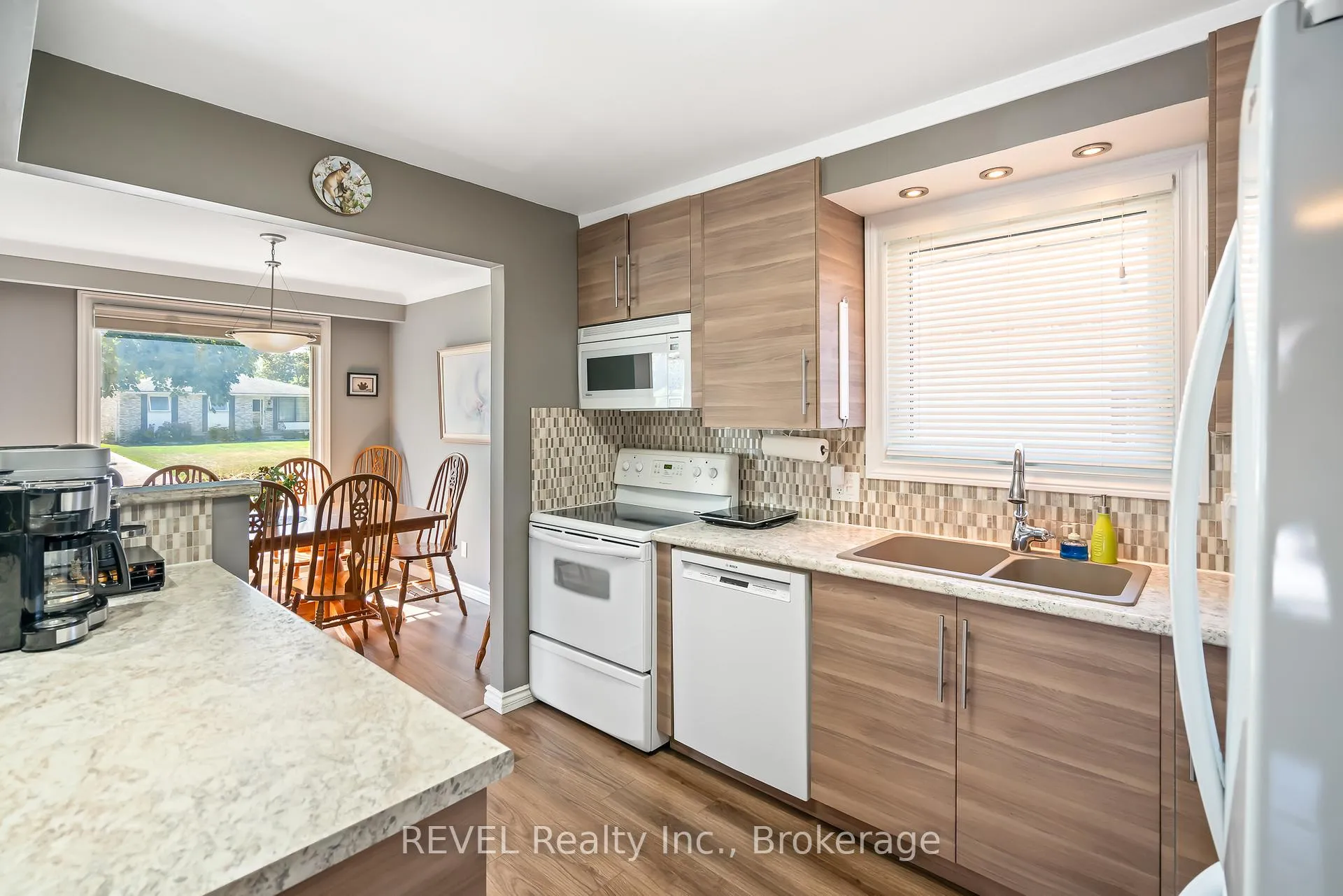 Photo 6 of 9 Fitzroy Lane, St. Catharines, Bunting/Linwell — HOMEH