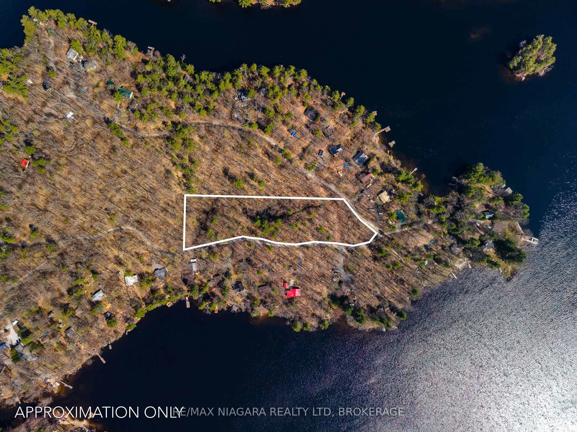 Photo 1 of 127 Oak Shores Lane, Frontenac, Frontenac South — HOMEH