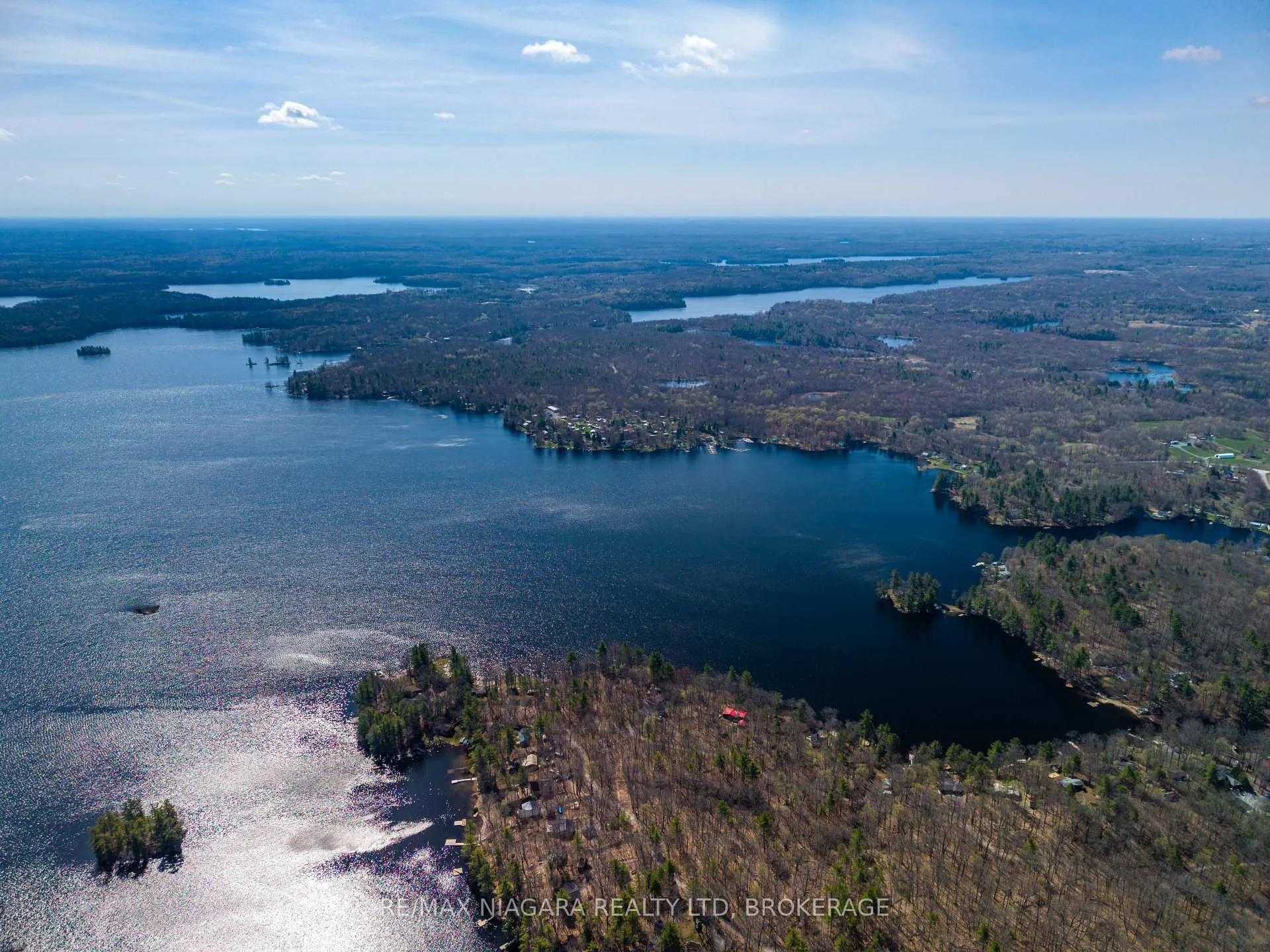 Photo 4 of 127 Oak Shores Lane, Frontenac, Frontenac South — HOMEH